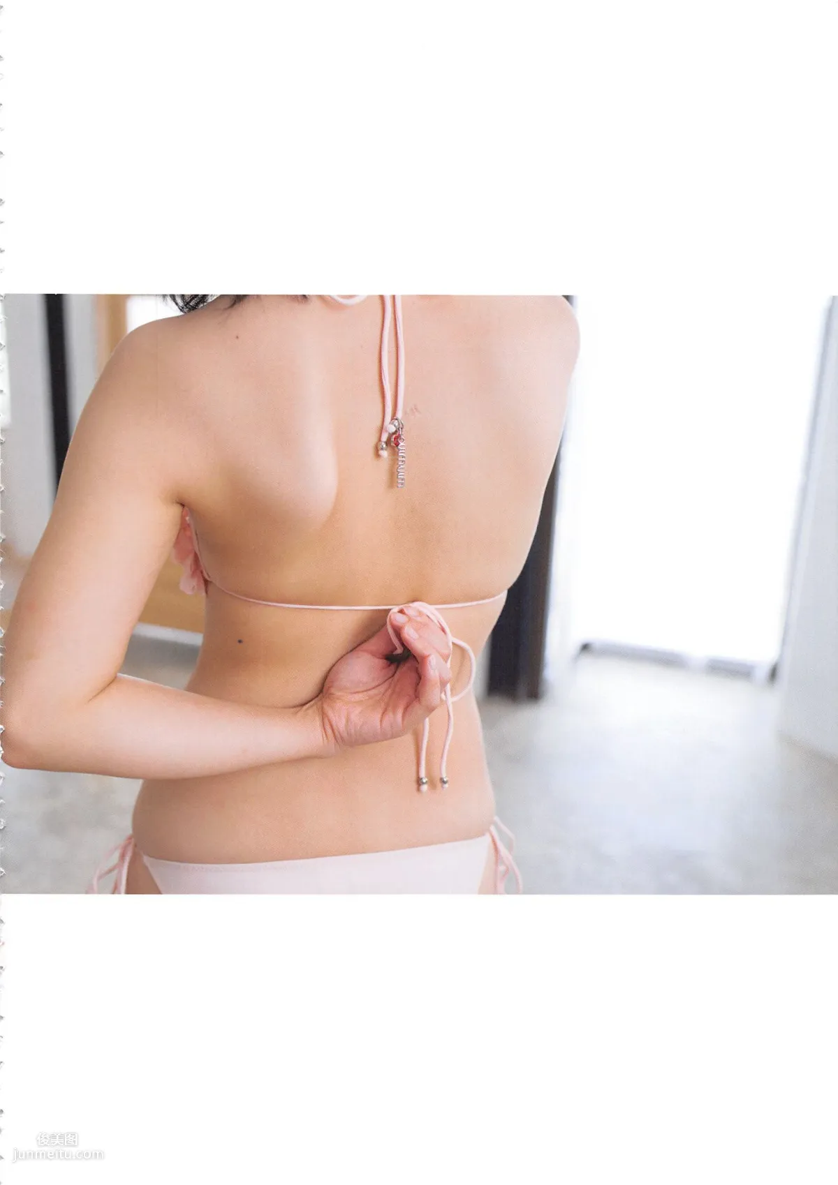 松村香织 First Photobook 《Mushusei》 [PB写真集] 32