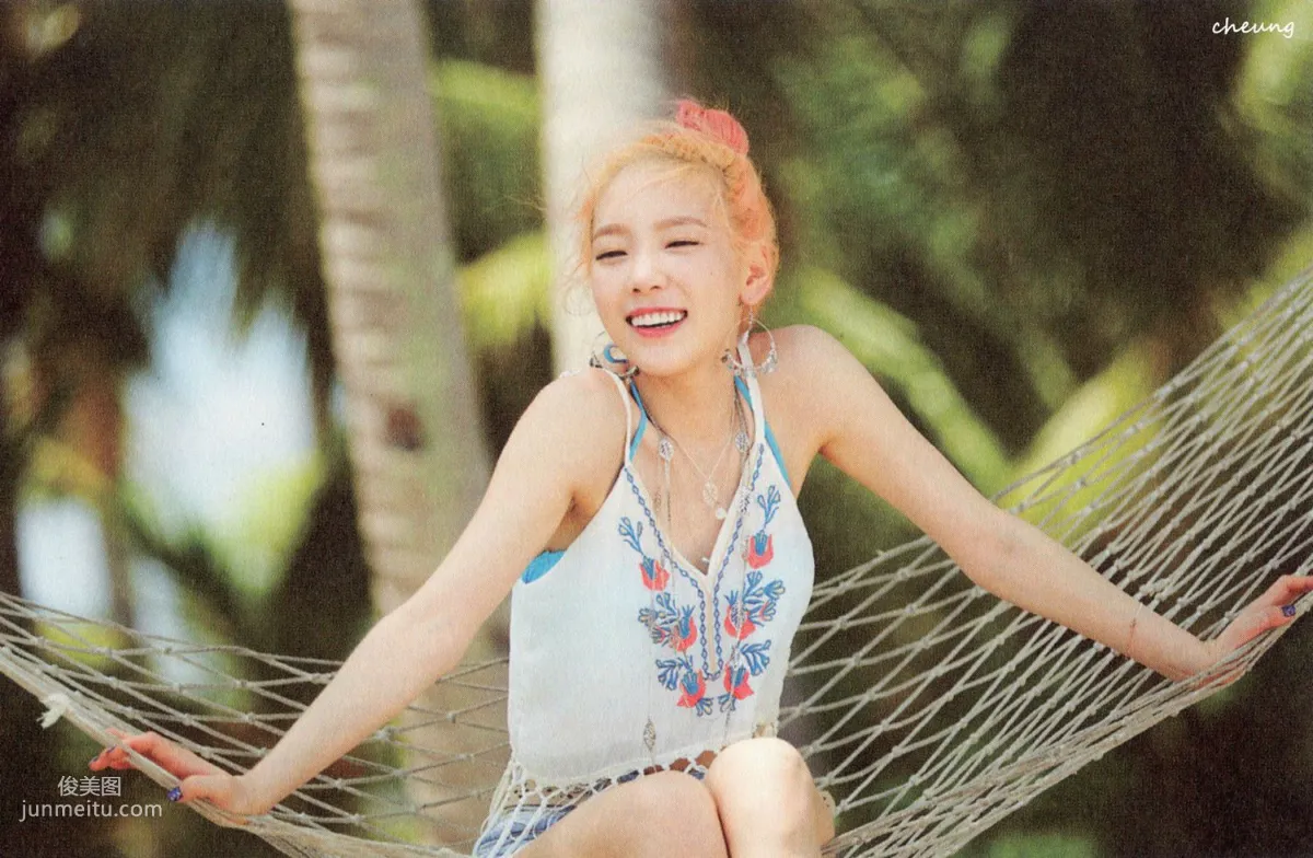 Girls' Generation 少女時代 《Party》 [PB寫真集] 17
