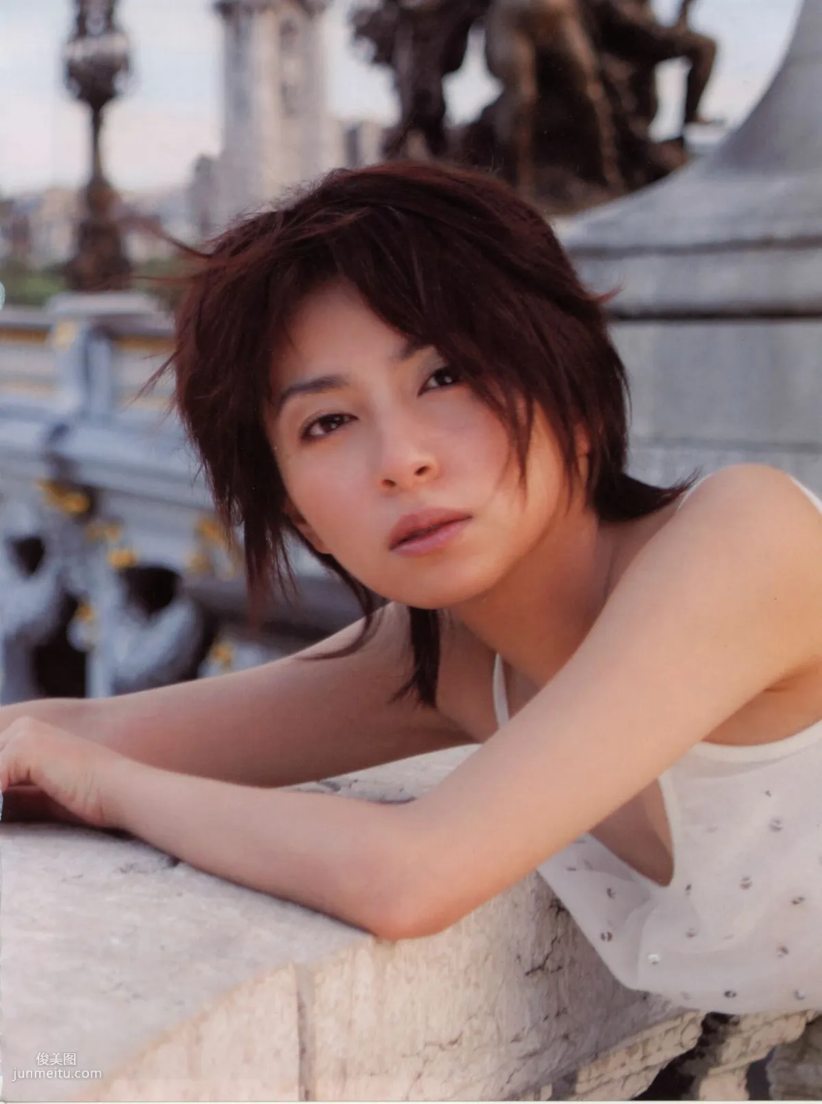 奧菜恵《The Okina 3／3 in Paris》 [PB寫真集] 33