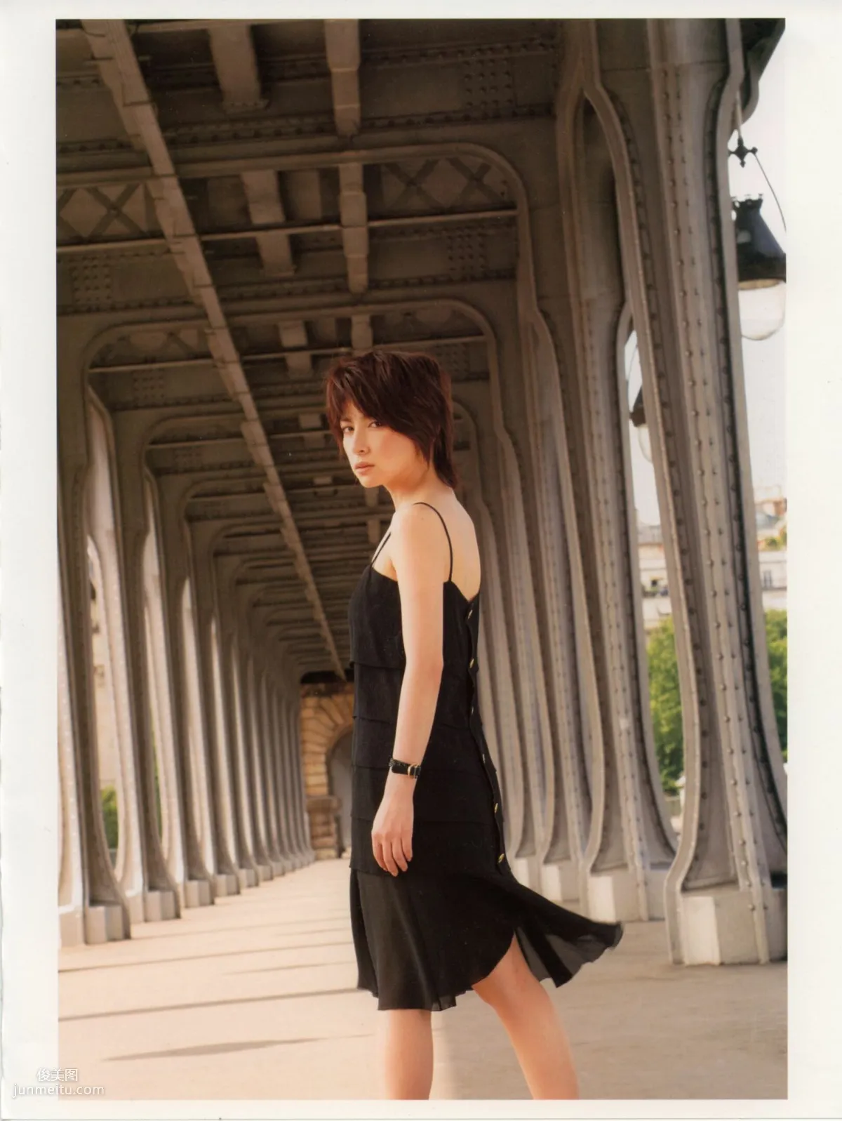 奧菜恵《The Okina 3／3 in Paris》 [PB寫真集] 20
