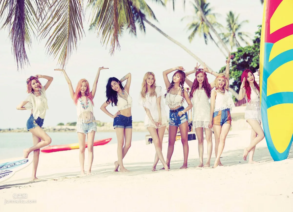 Girls' Generation 少女時代 《Party》 [PB寫真集] 25