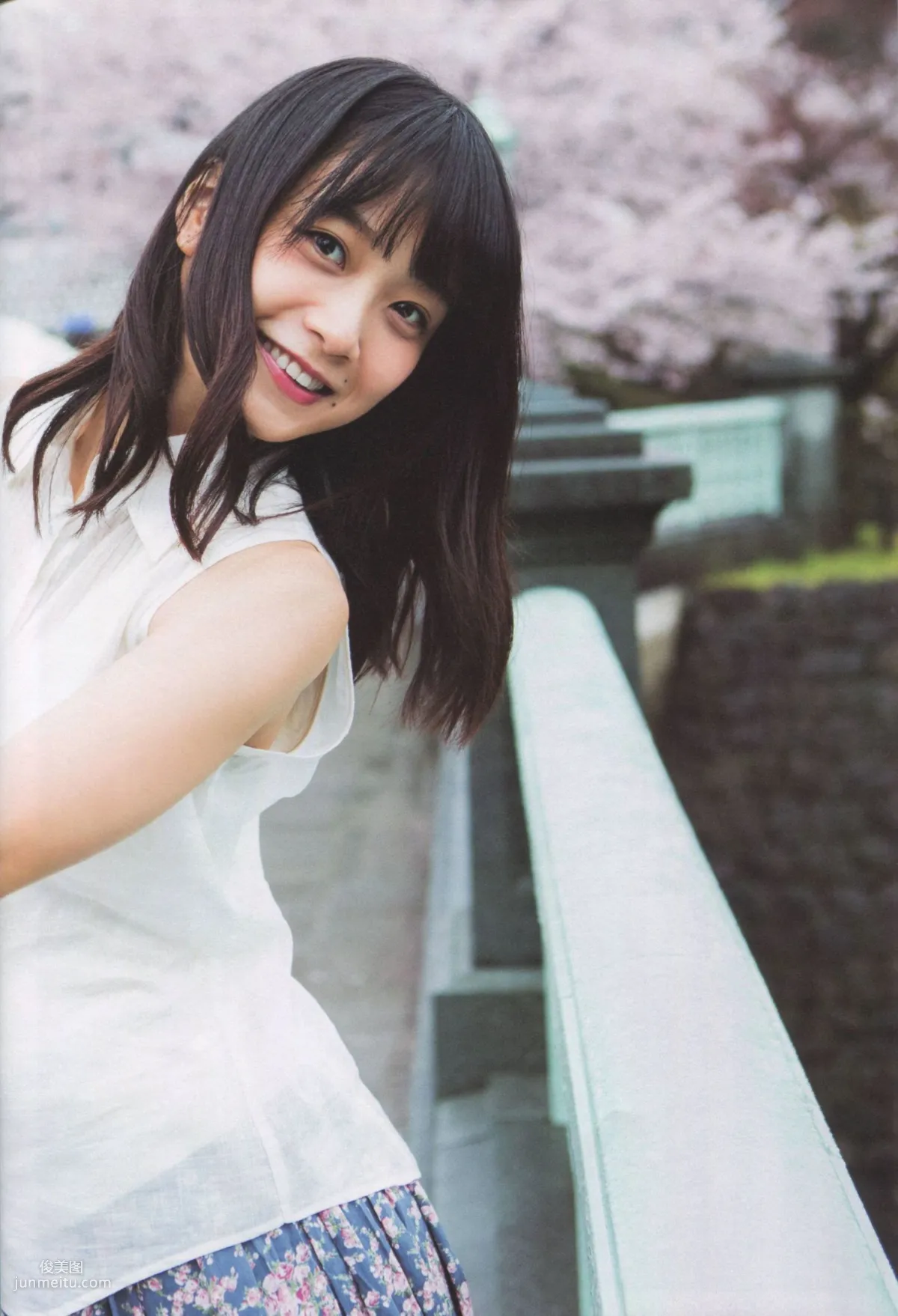 深川麻衣《ずっと、そばにいたい》 [PB写真集] 9