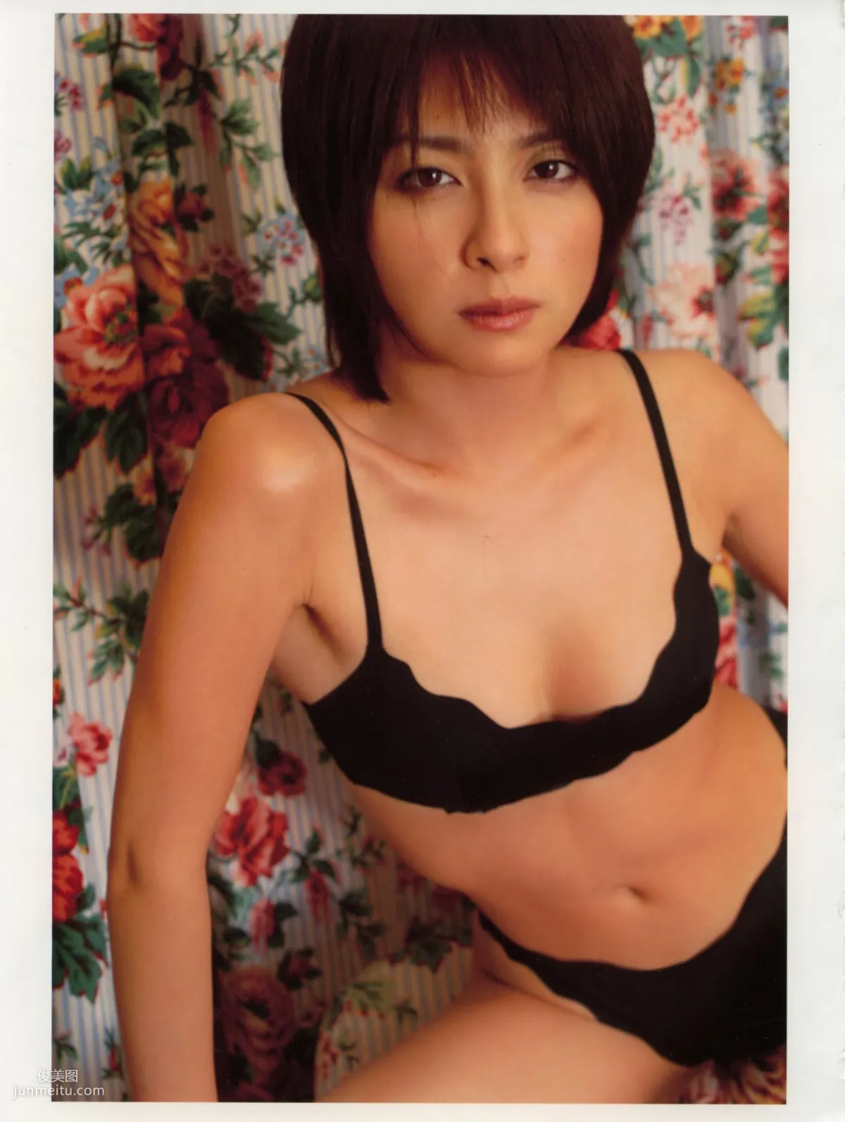 奧菜恵《The Okina 3／3 in Paris》 [PB寫真集] 37