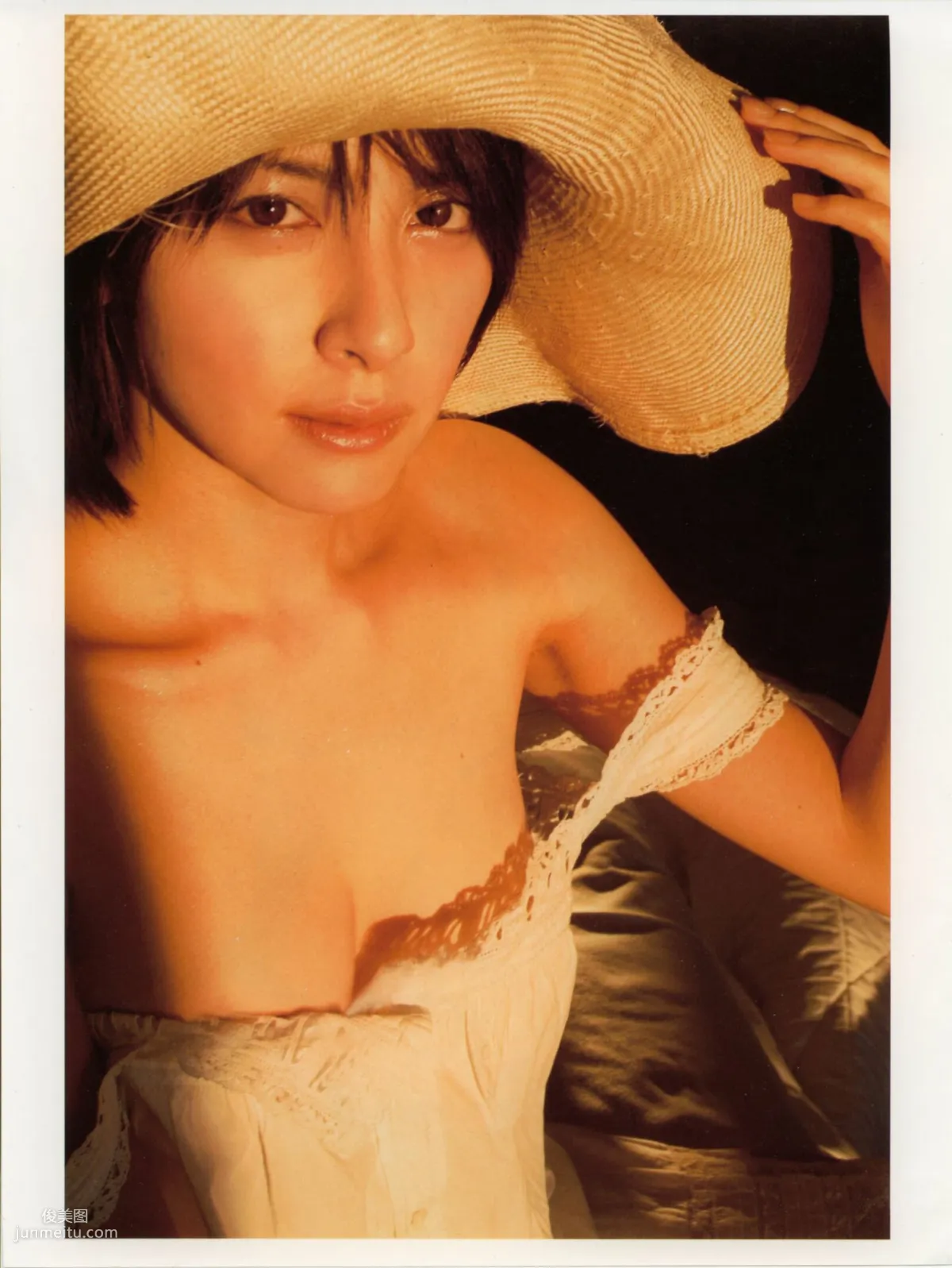 奧菜恵《The Okina 3／3 in Paris》 [PB寫真集] 28