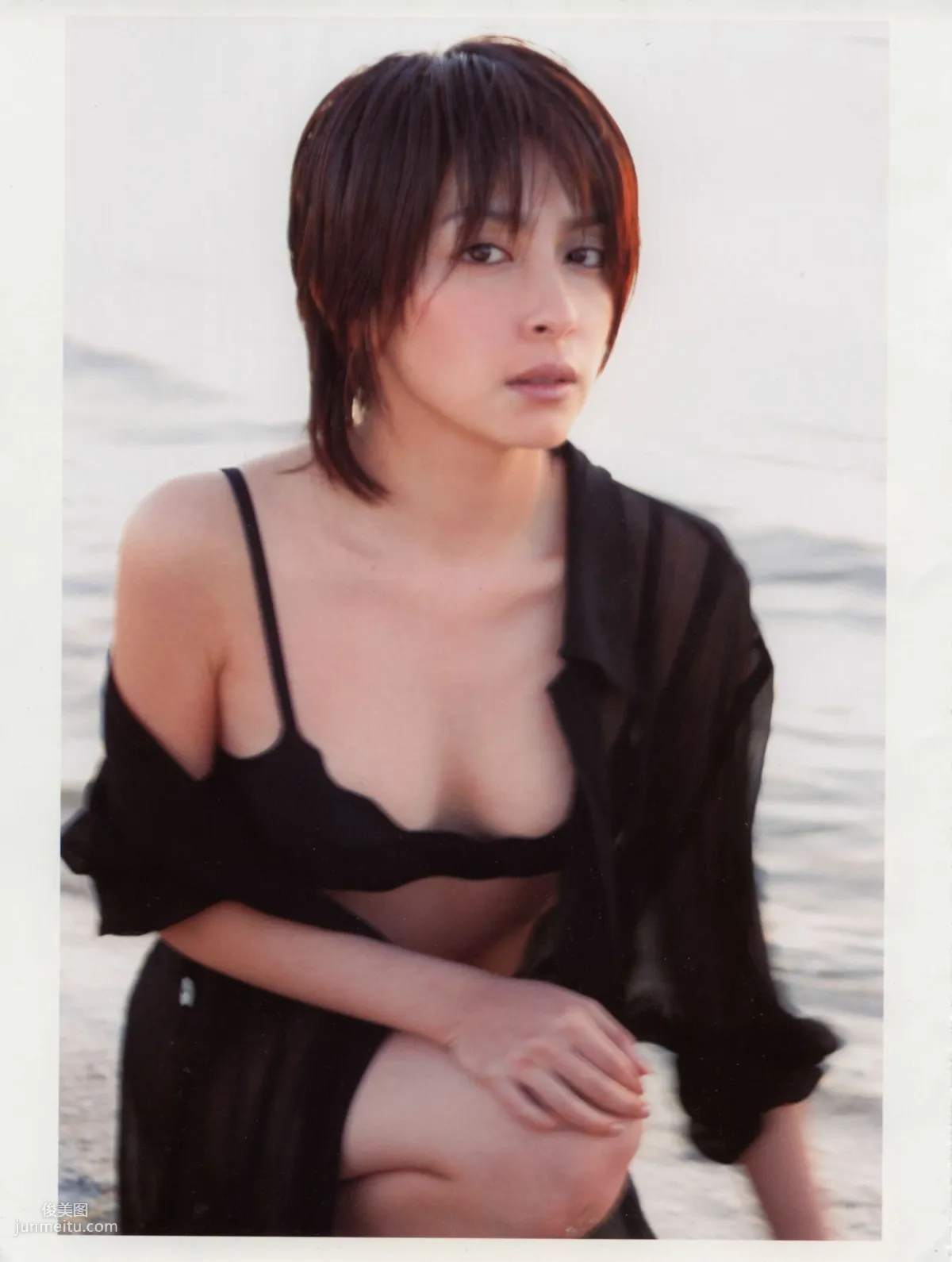奧菜恵《The Okina 3／3 in Paris》 [PB寫真集] 82