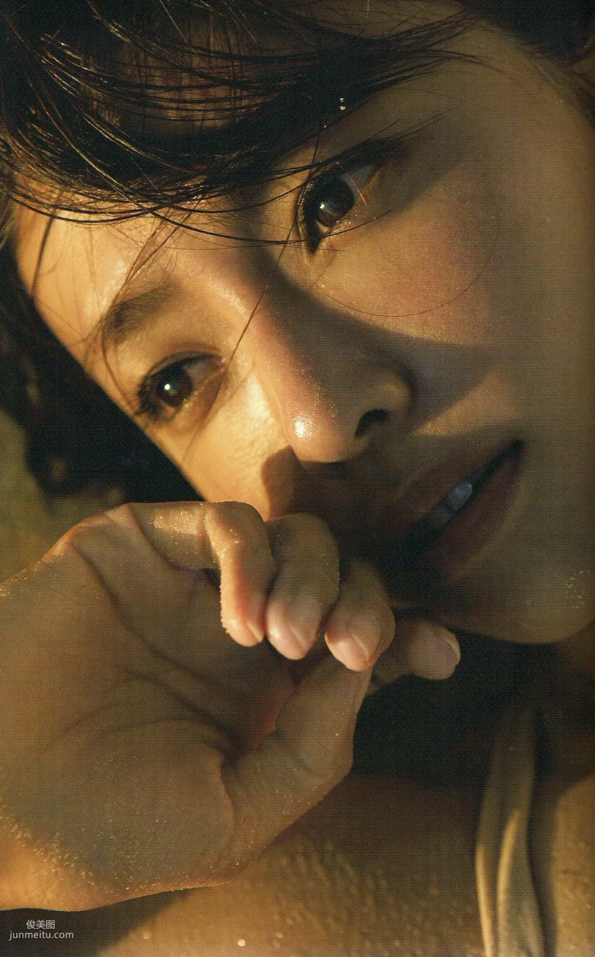 深田恭子 《Down to earth》 [PB写真集] 23