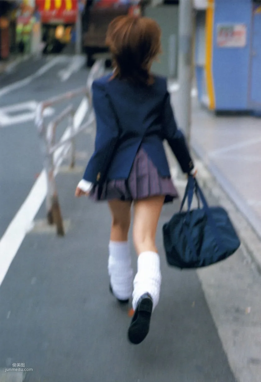 岩佐真悠子 《Sixteen Blue》 [PB寫真集] 48