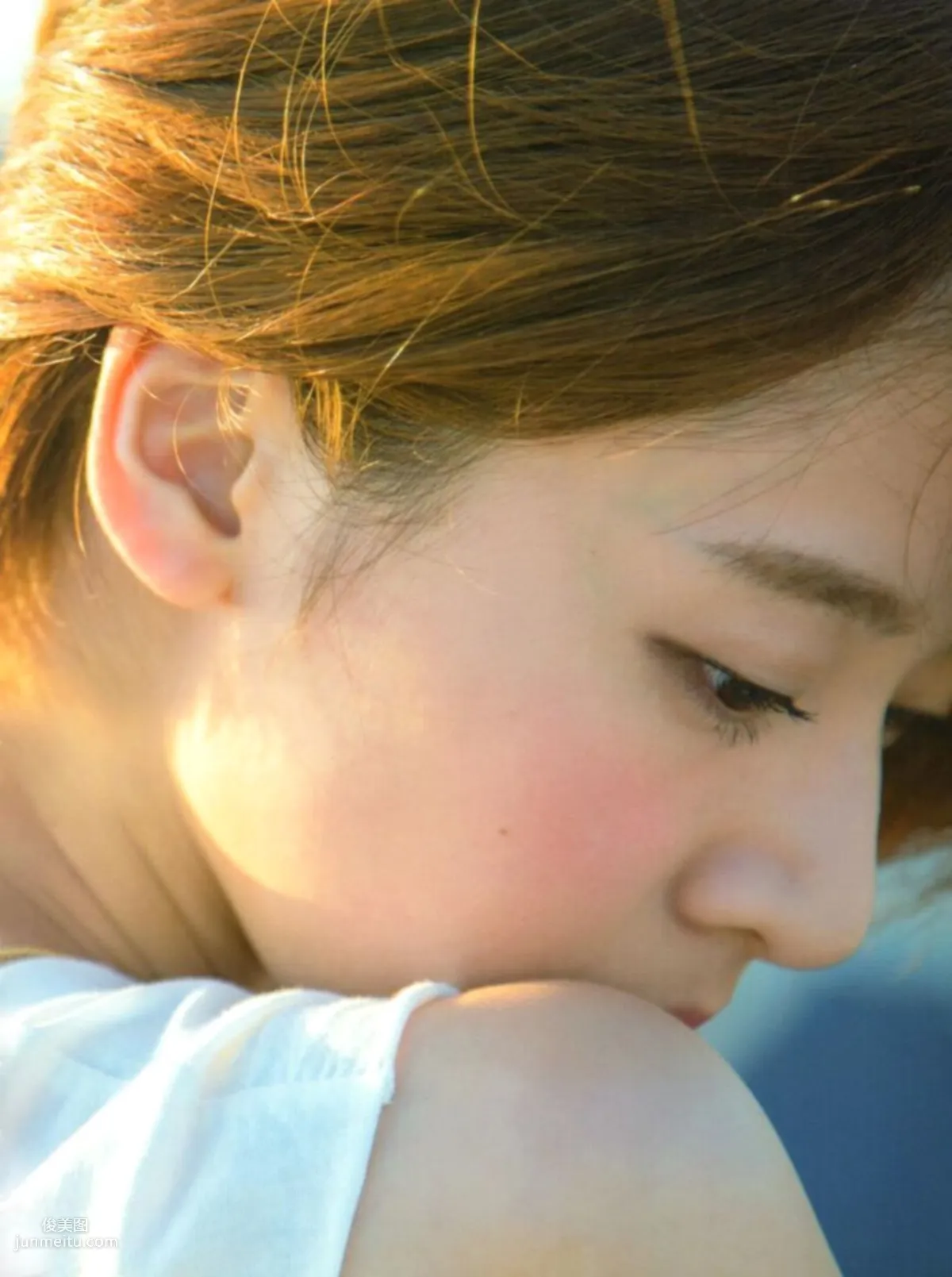 Nanami Hashimoto Gentle Thorns [Photo Books] photo 34