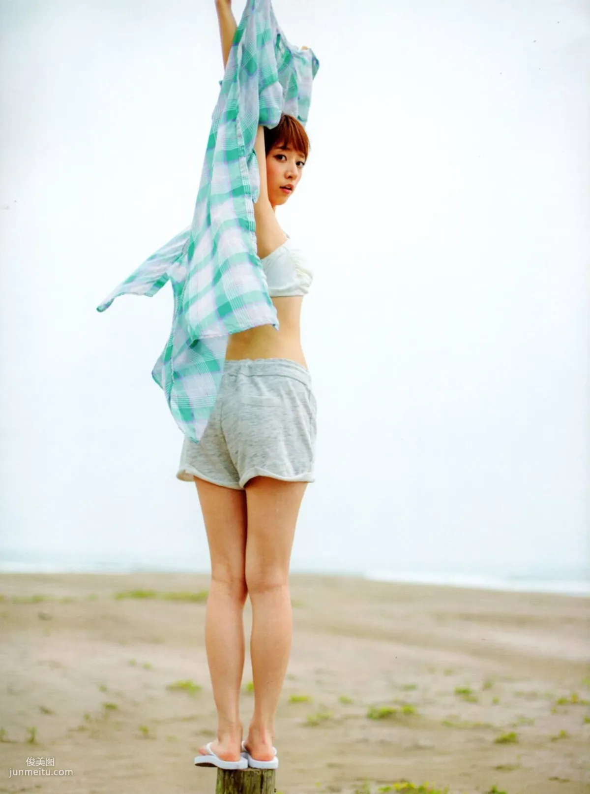 Nanami Hashimoto Gentle Thorns [Photo Books] photo 23