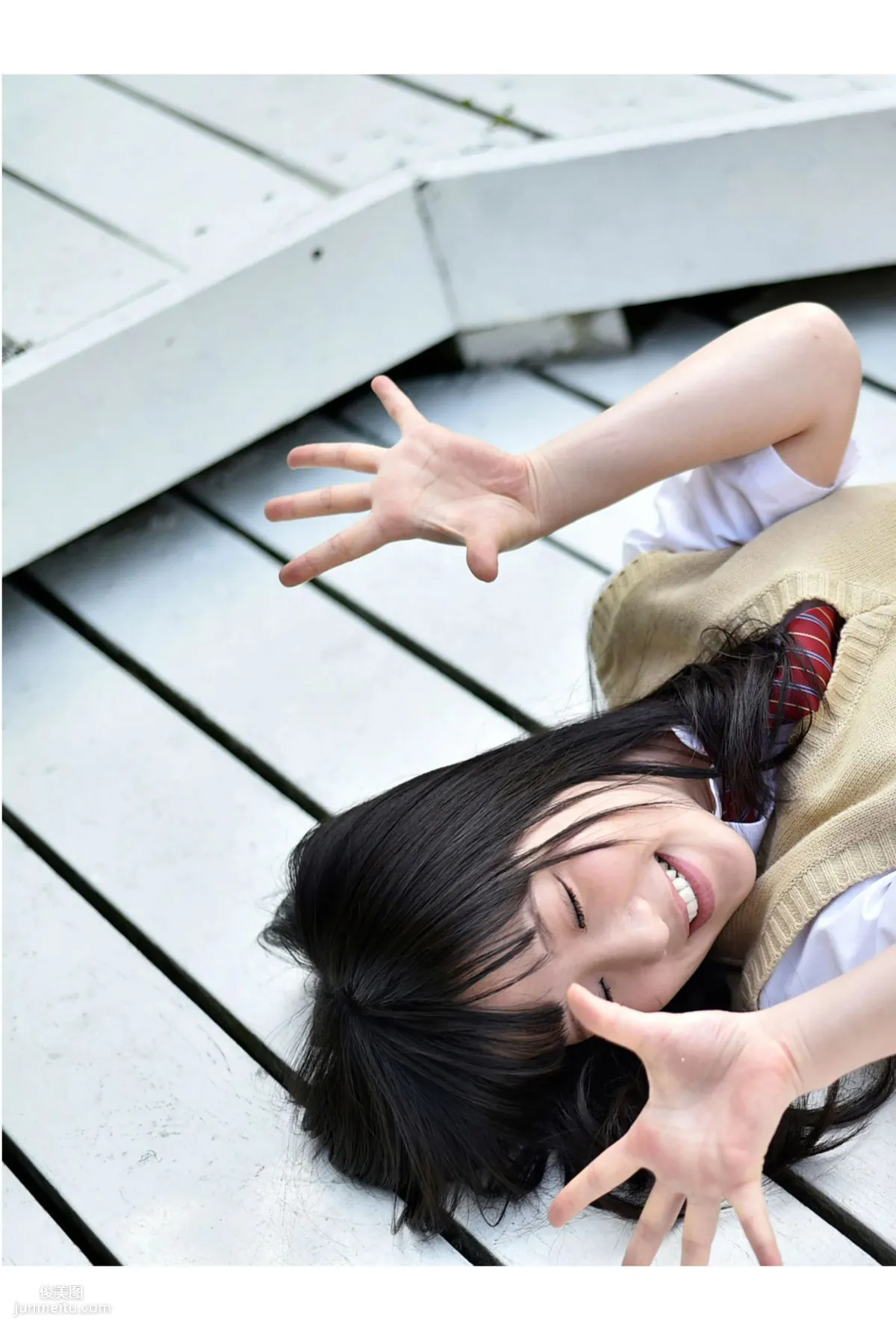 雨宮留菜 《女子校生 萌える絶対領域》 [PB寫真集] 50
