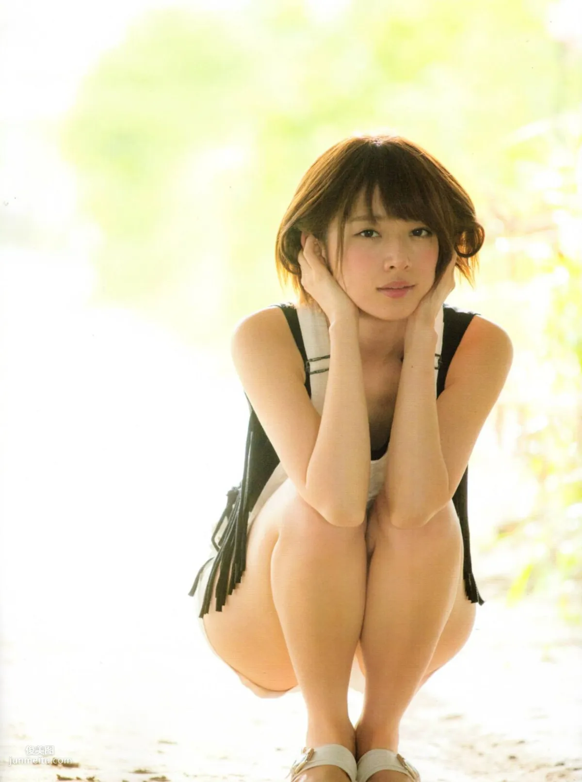 Nanami Hashimoto Gentle Thorns [Photo Books] photo 19