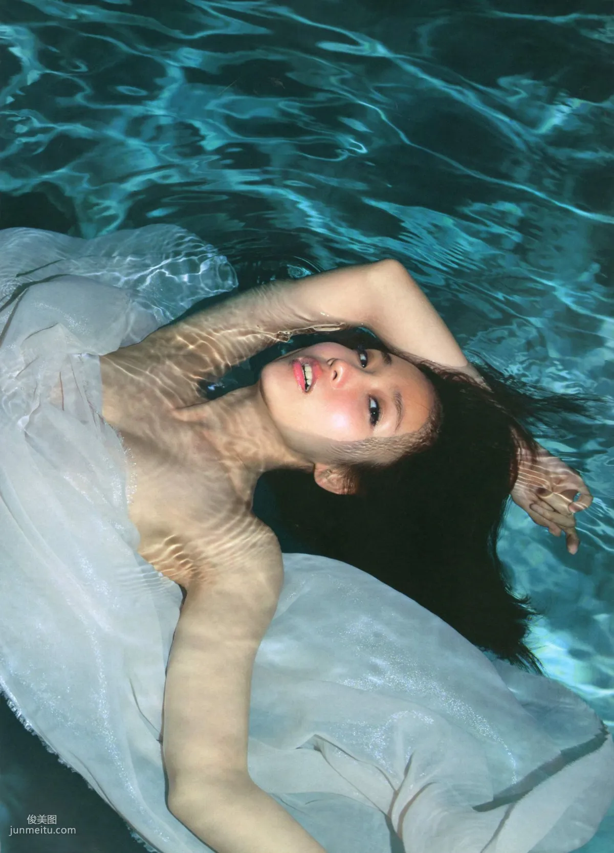 吉木りさ 《Heaven》 [PhotoBook] 写真集96
