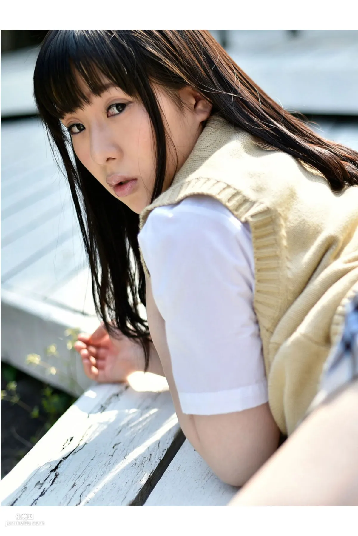 雨宮留菜 《女子校生 萌える絶対領域》 [PB寫真集] 15