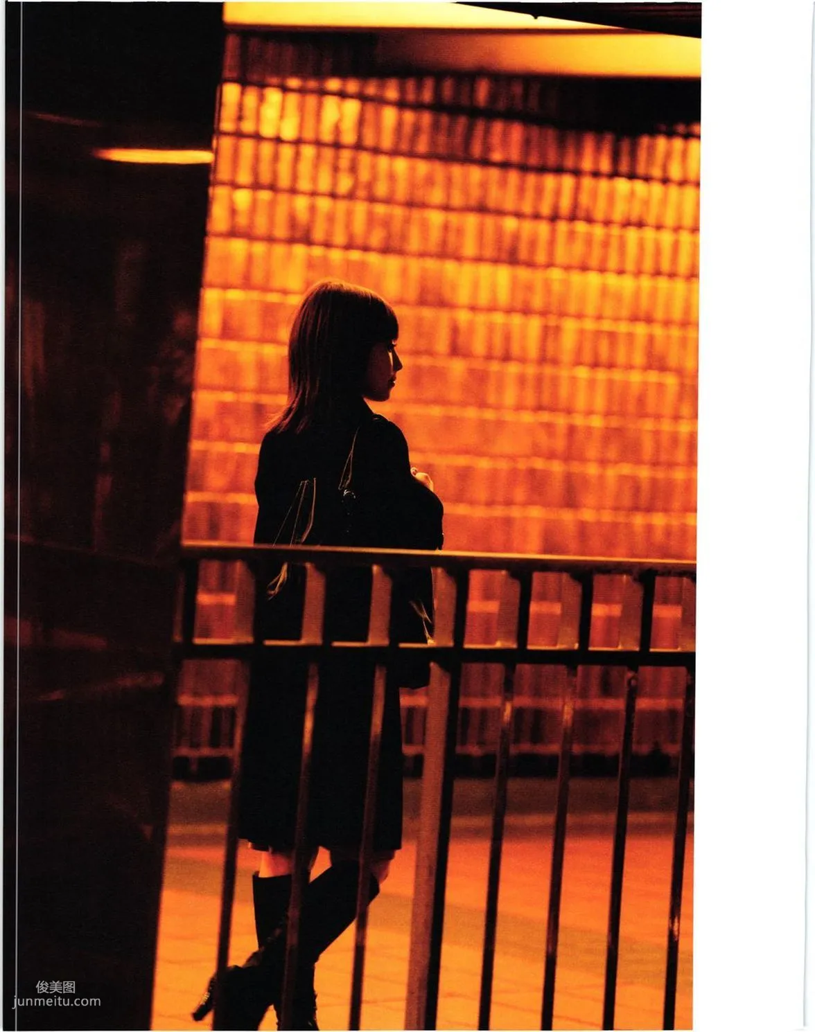 安倍夏美 《Subway》 [PhotoBook] 写真集9