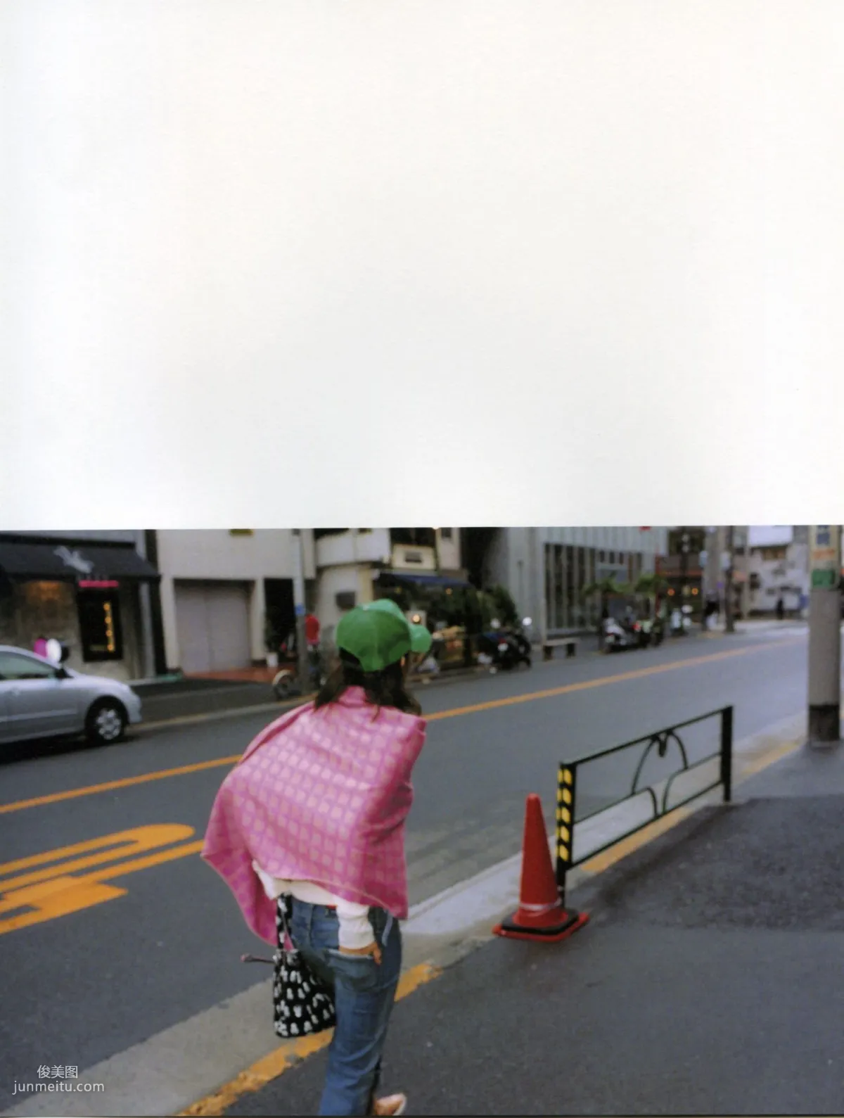 岩佐真悠子《イキズカイ》 [PhotoBook] 写真集33