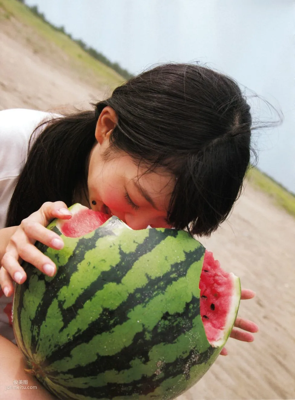 Miyuki Watanabe, Miru Kami [Photo book] Photo Set photo 130
