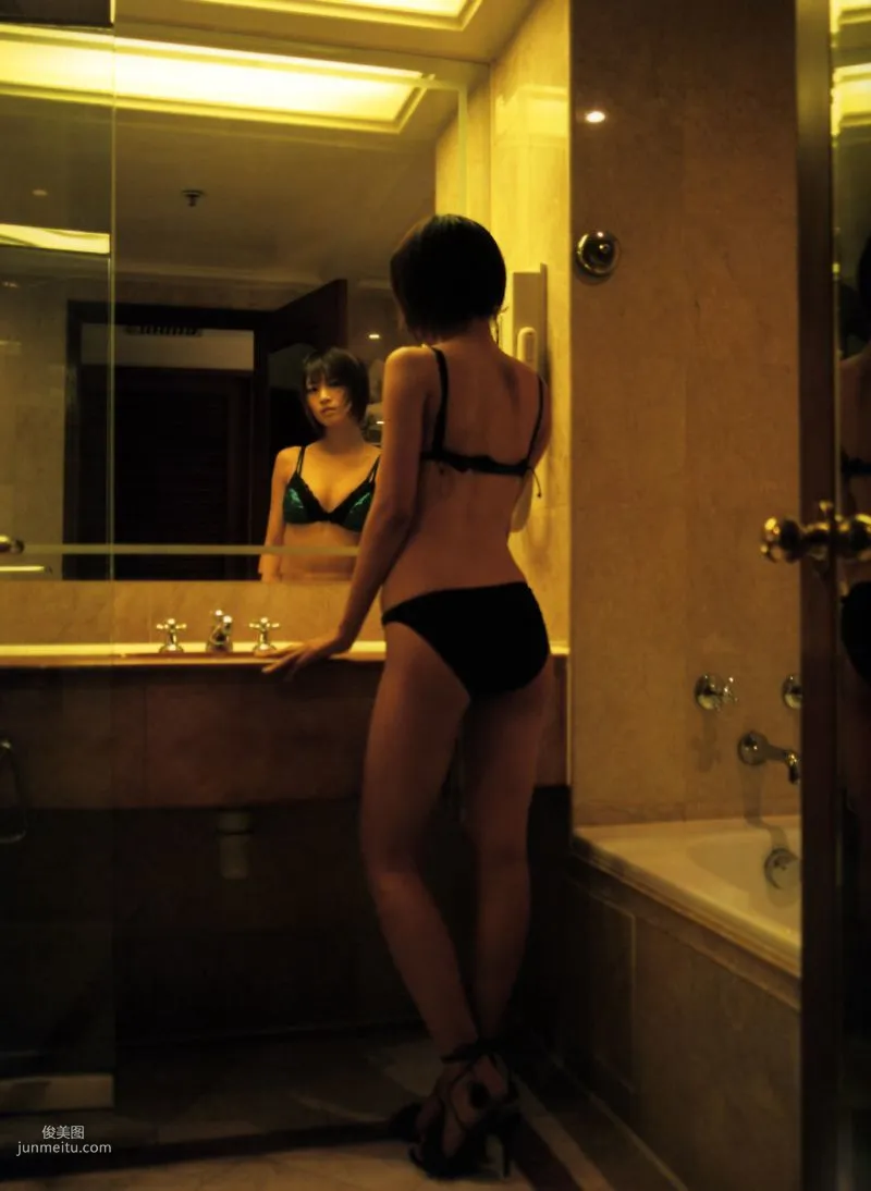 Misako Yasuda Slight Fever [Photo Books] Photo Set photo 30