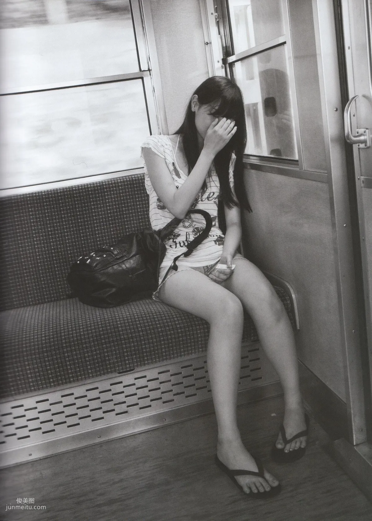 Nanase Nishino《Everyday Clothes》 [Photo Books] photo 33