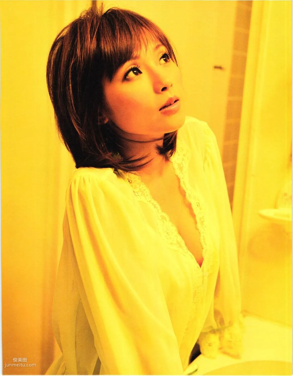 Natsumi Abe Subway [PhotoBook] Photo Set photo 11