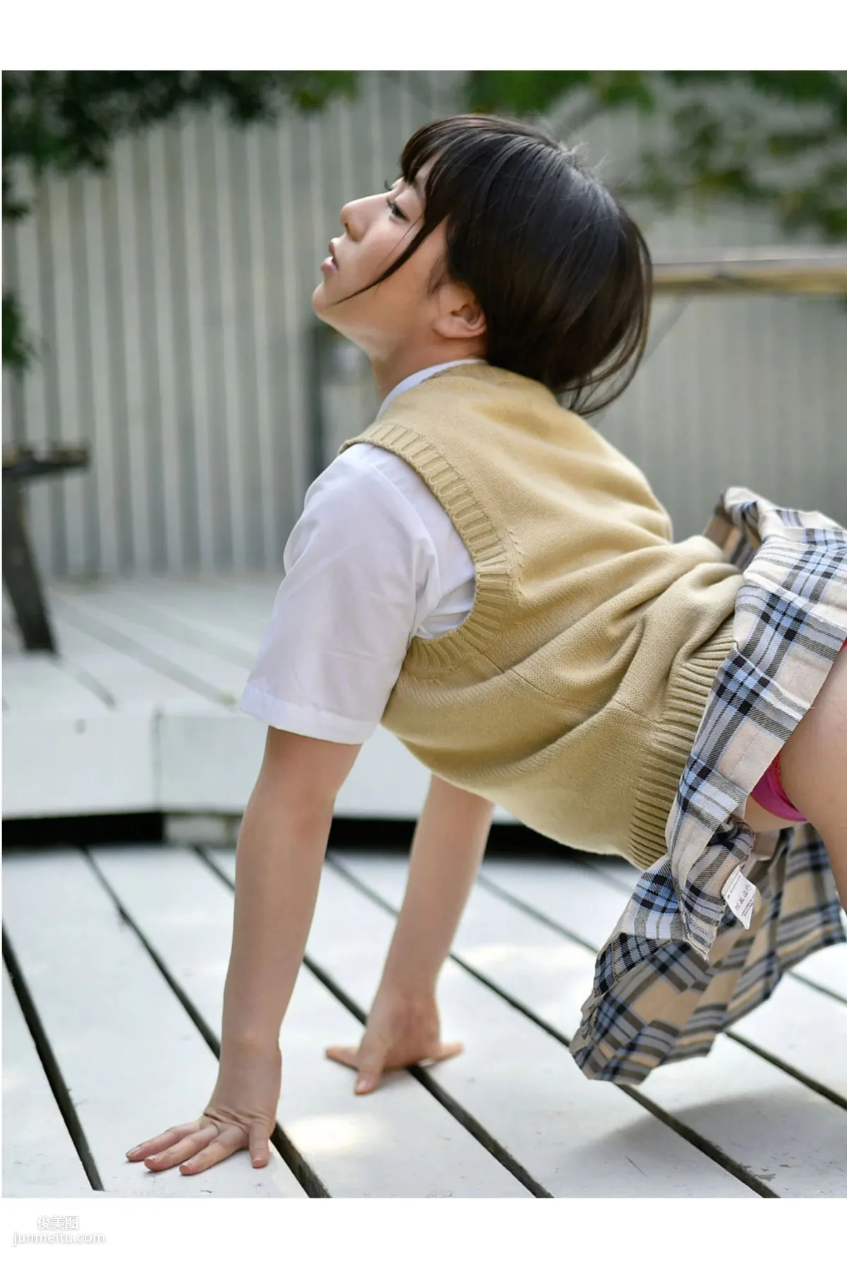 雨宮留菜 《女子校生 萌える絶対領域》 [PB寫真集] 34