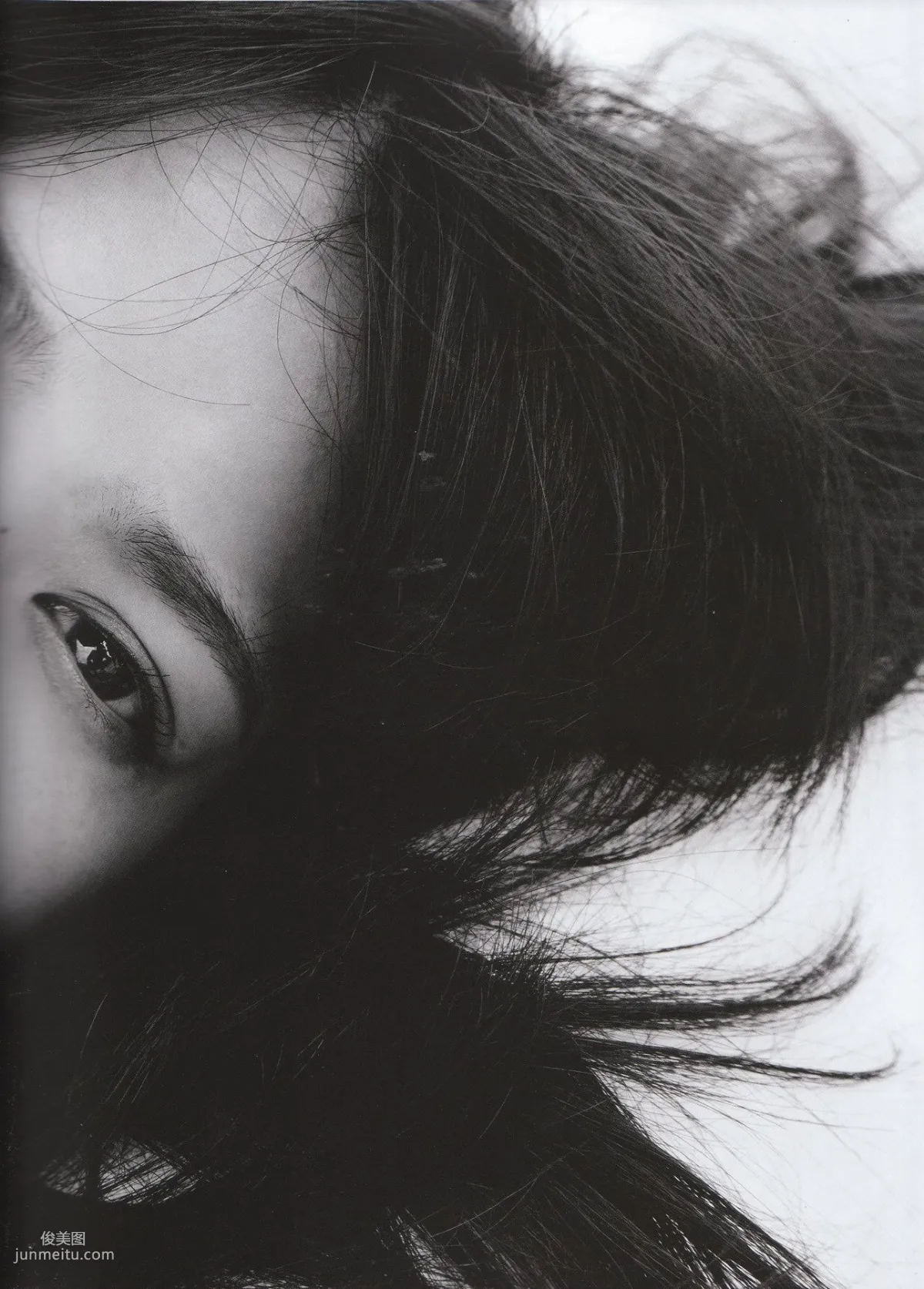Nanase Nishino《Everyday Clothes》 [Photo Books] photo 31