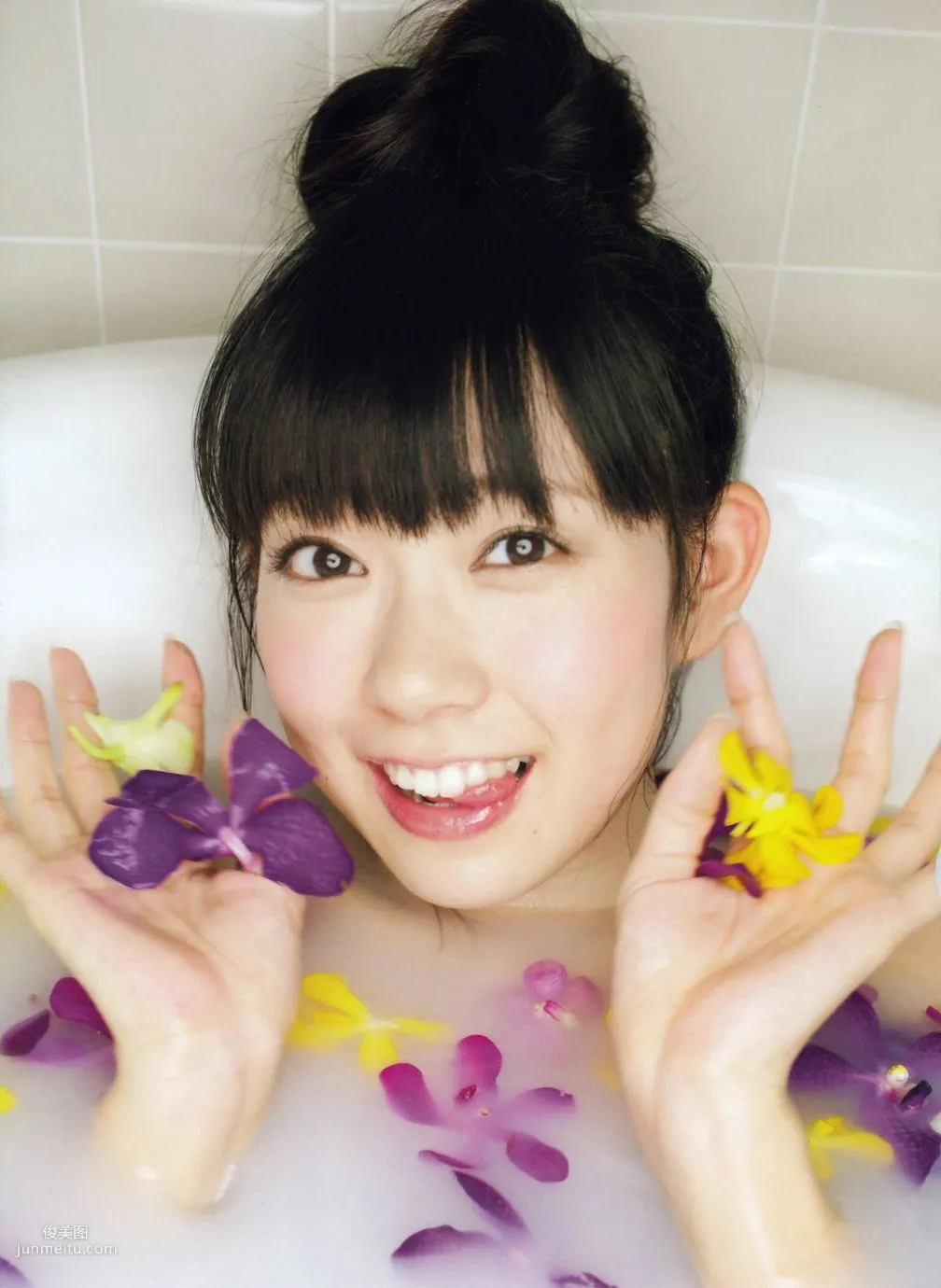 Miyuki Watanabe, Miru Kami [Photo book] Photo Set photo 101