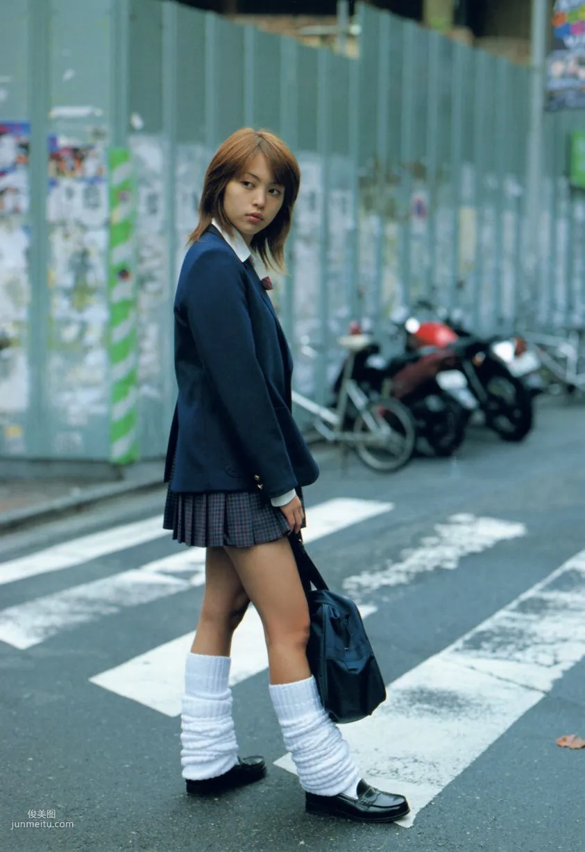 岩佐真悠子 《Sixteen Blue》 [PB寫真集] 38