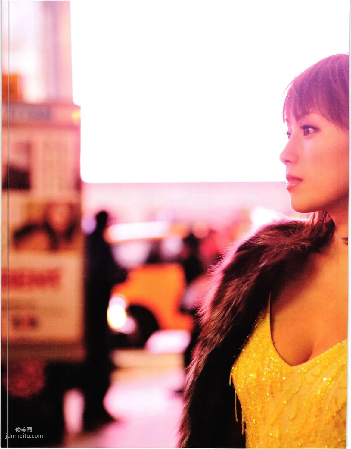 Natsumi Abe Subway [PhotoBook] Photo Set photo 38