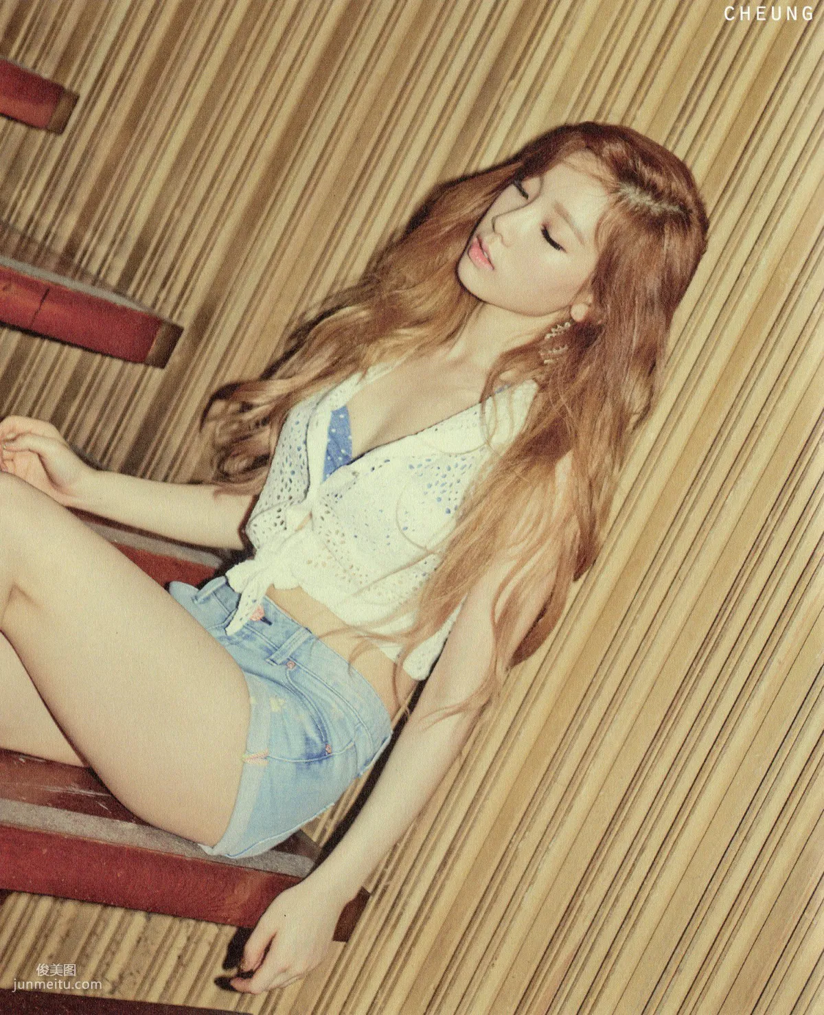TaeTiSeo 韓國少女時代《HOLLER》[PB寫真集] 7