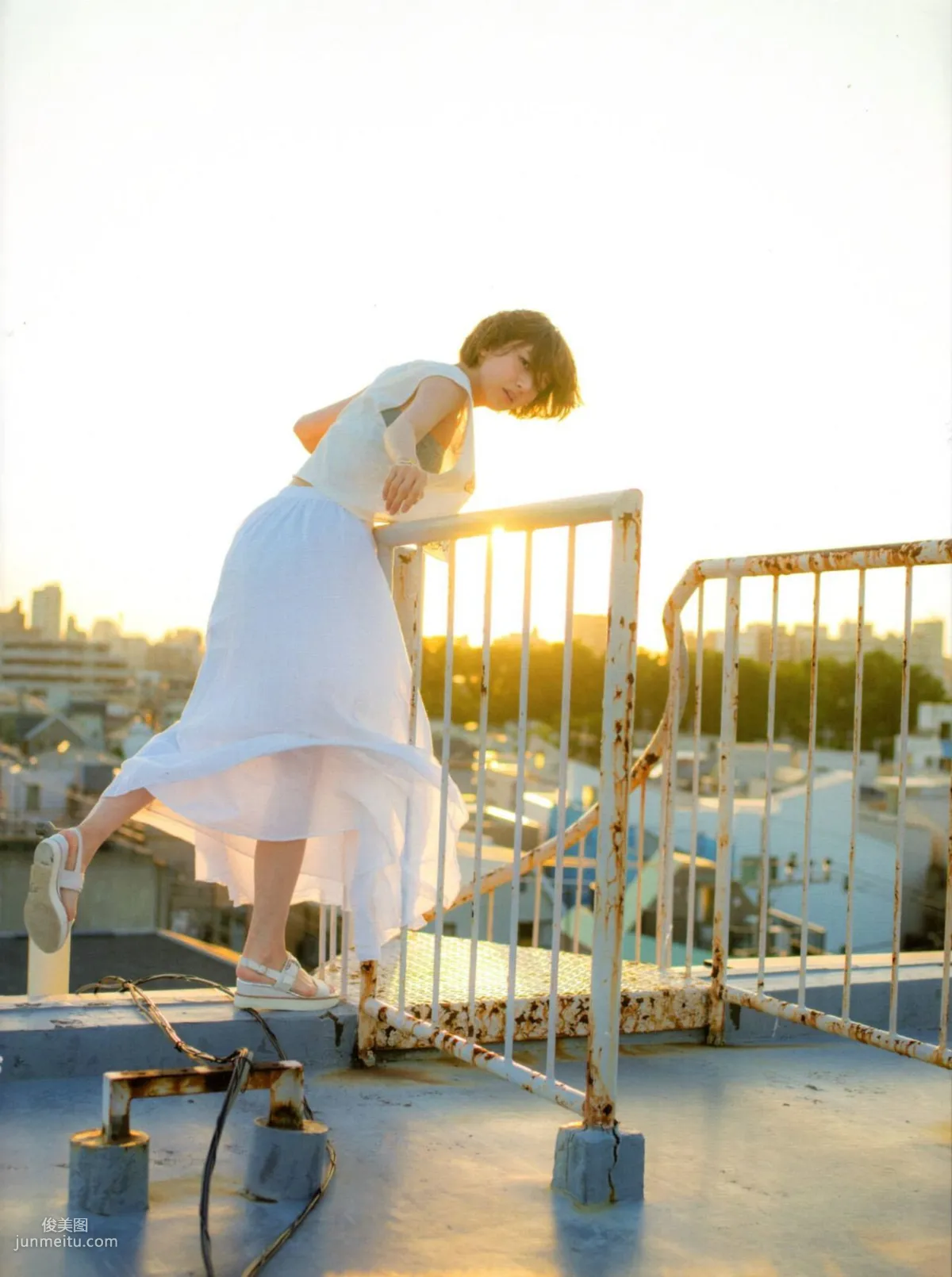 Nanami Hashimoto Gentle Thorns [Photo Books] photo 35