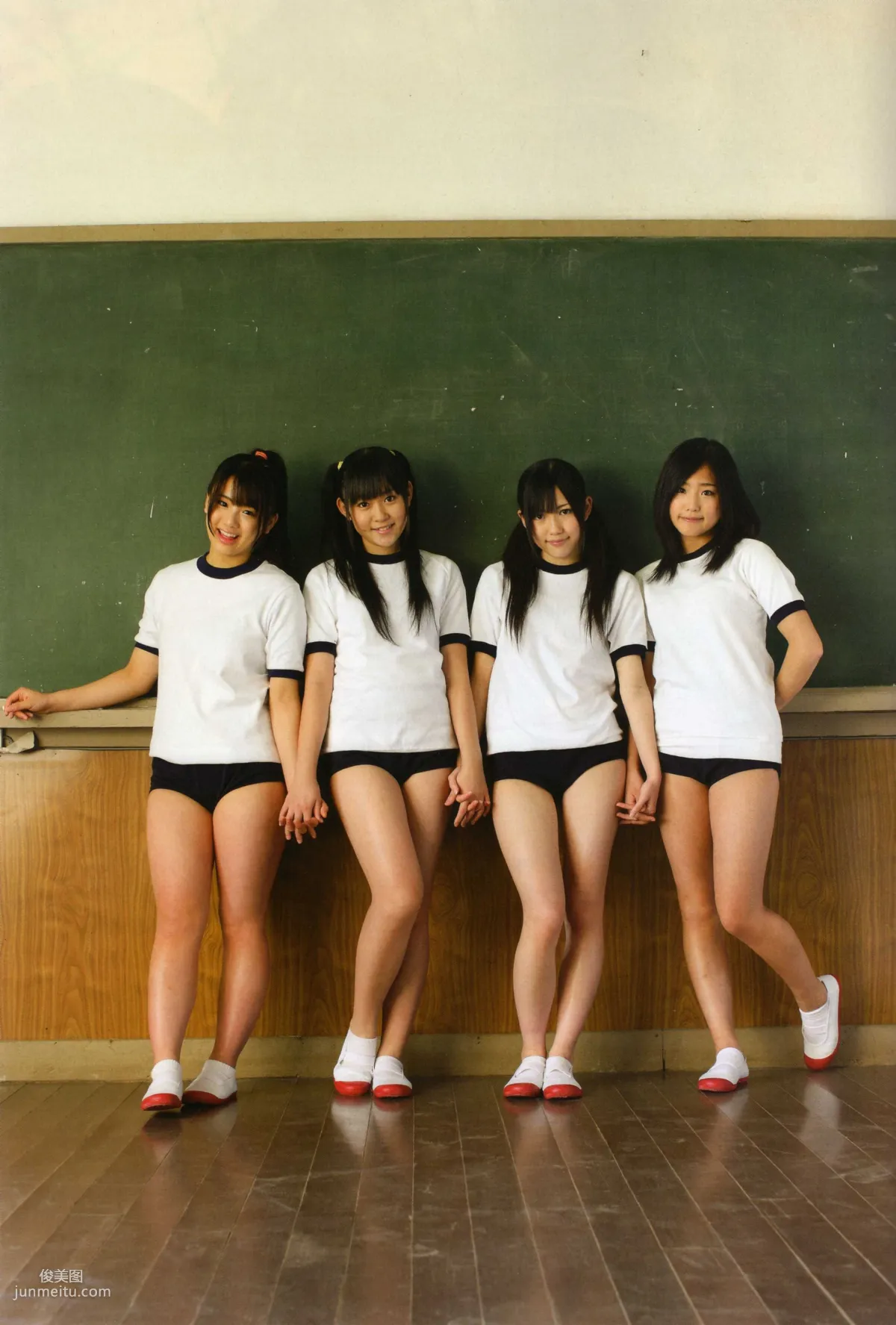 渡り廊下走り隊 《Akkanbe》 [Photo Book] 寫真集 13