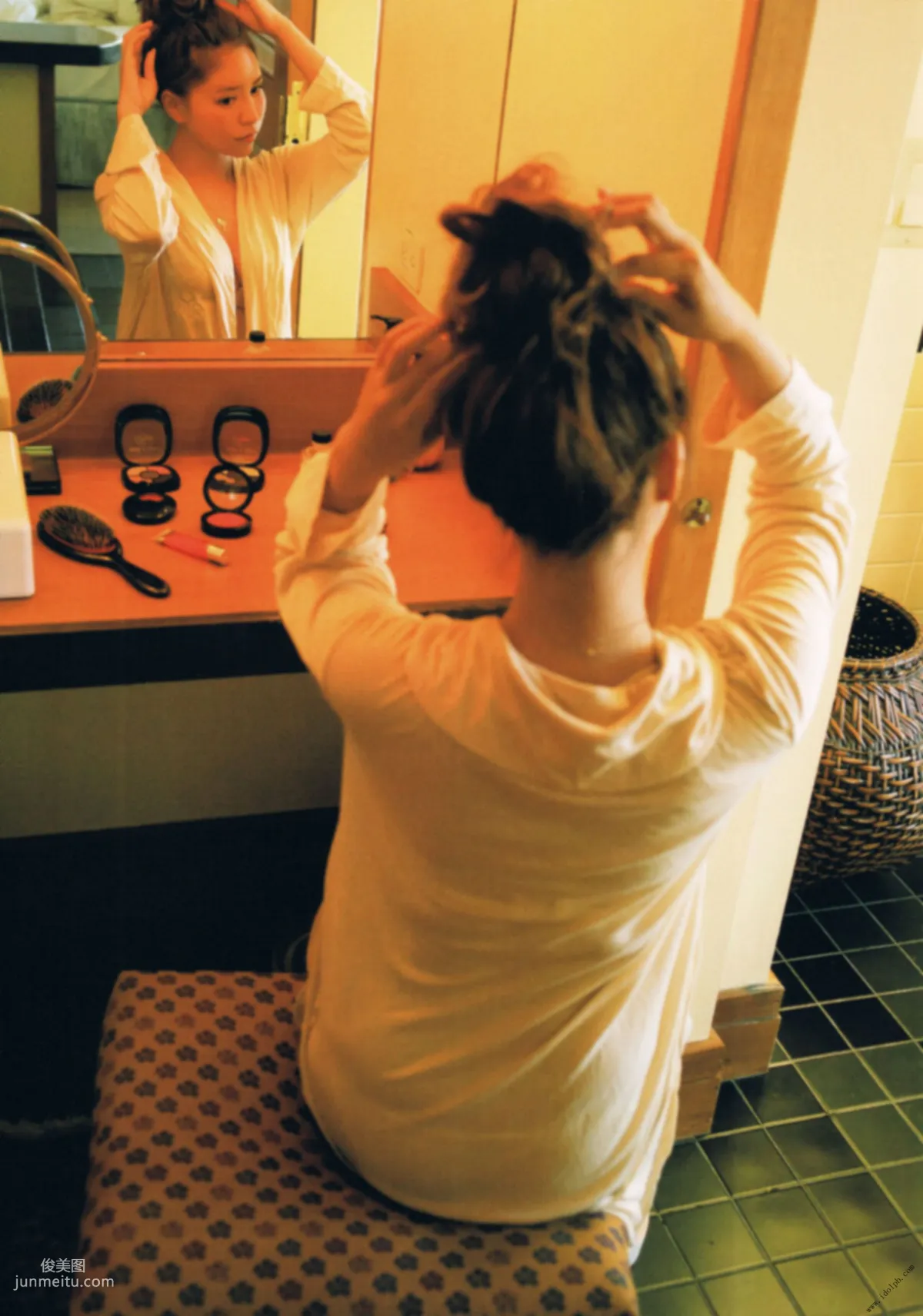 Tomomi Kasai 'Scorched' [PhotoBook] Photo Set photo 2