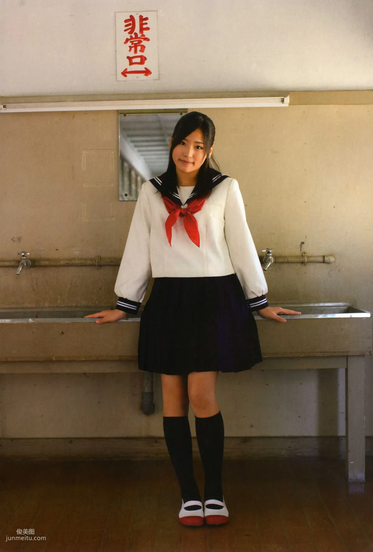 渡り廊下走り队 《Akkanbe》 [Photo Book] 写真集2