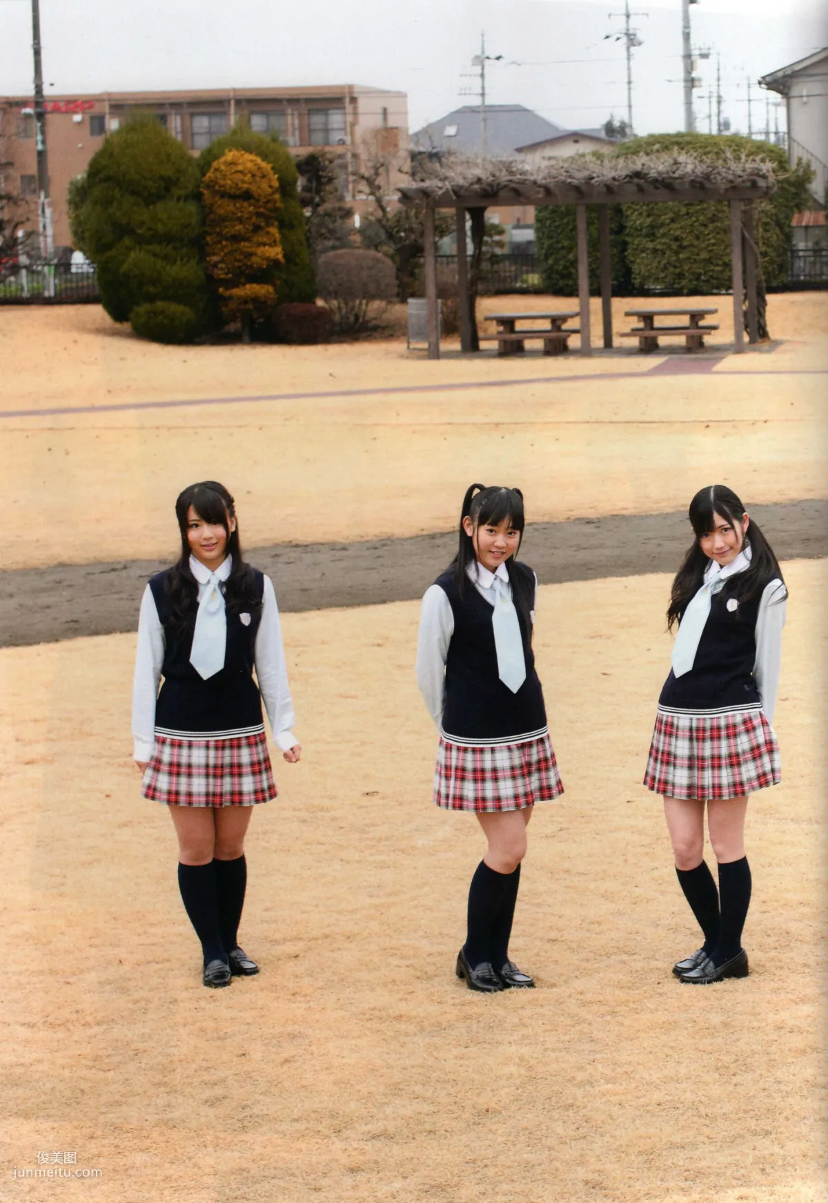 渡り廊下走り隊 《Akkanbe》 [Photo Book] 寫真集 17