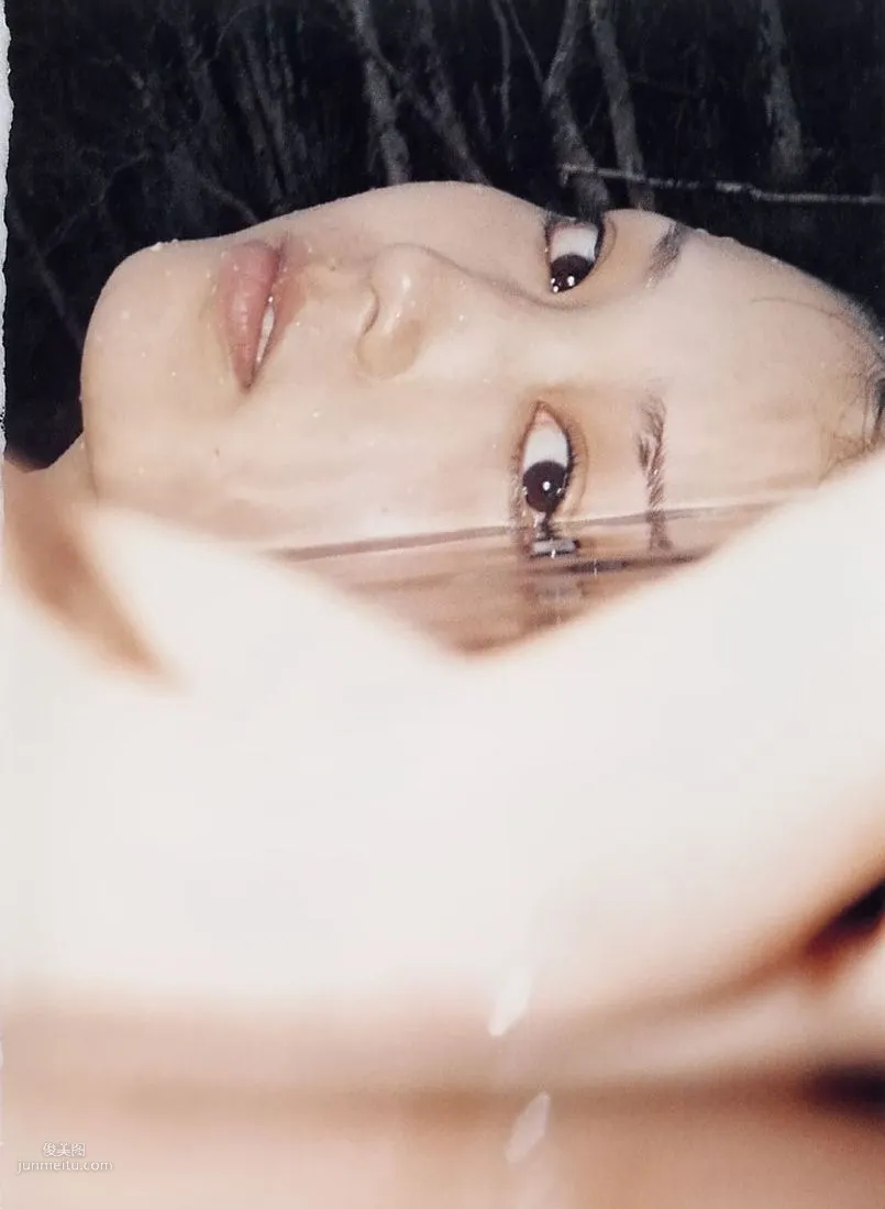 三津谷叶子 《On The Way》 [PB写真集] 90