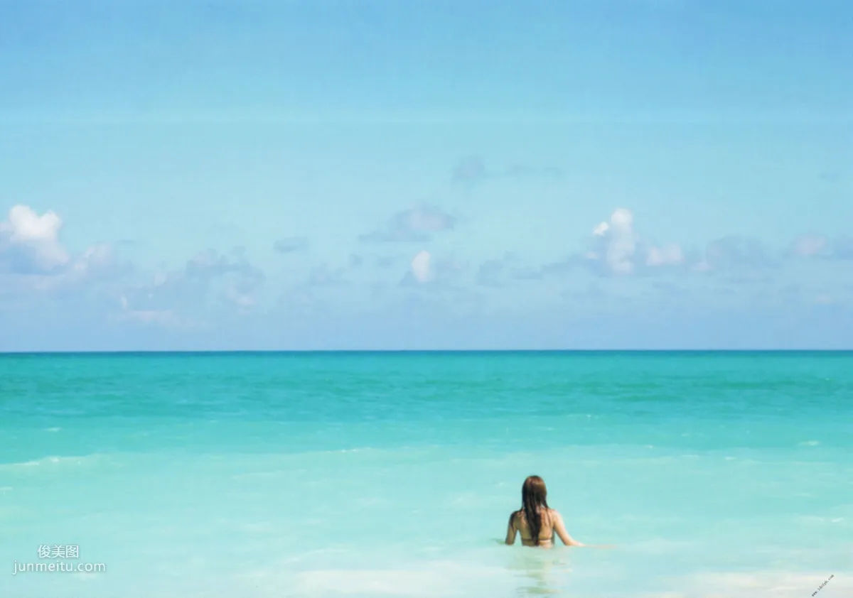 Tomomi Kasai 'Scorched' [PhotoBook] Photo Set photo 26