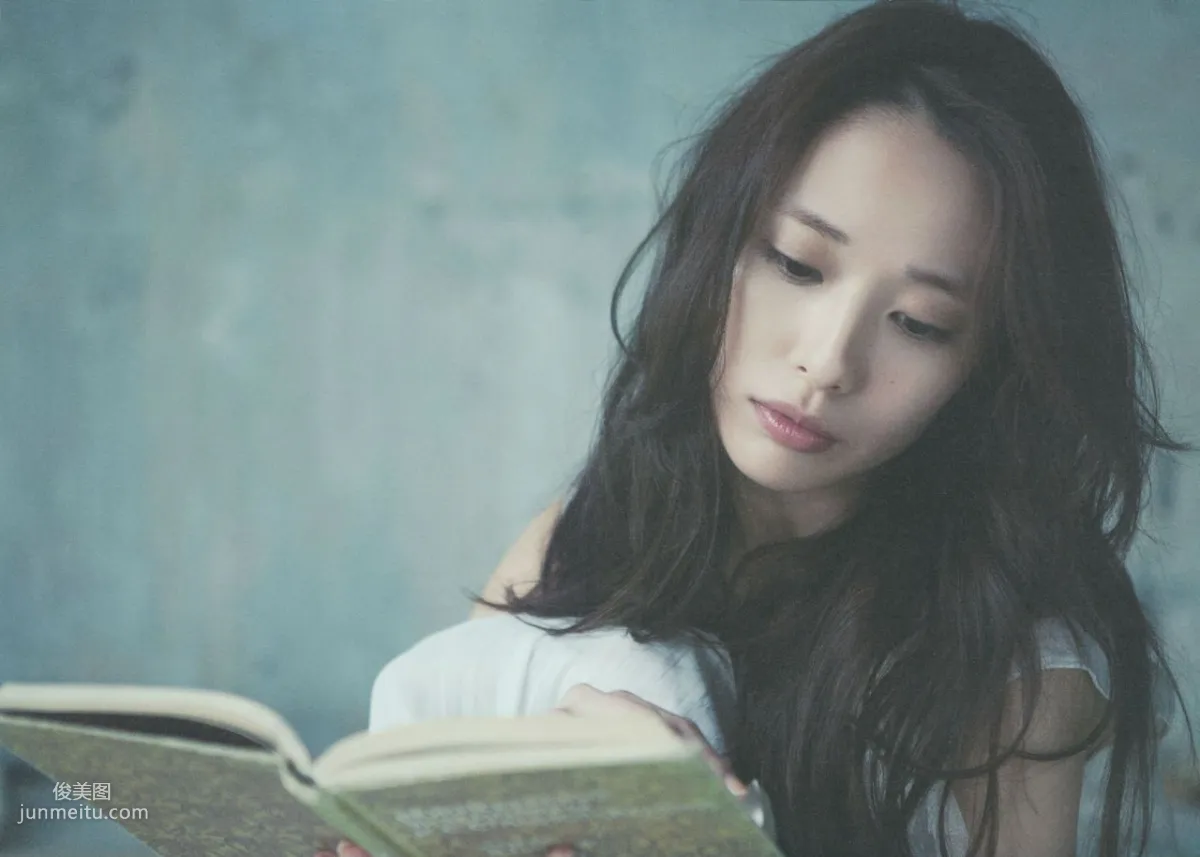 戶田惠梨香 《IQUEEN》 [PhotoBook] 寫真集 23