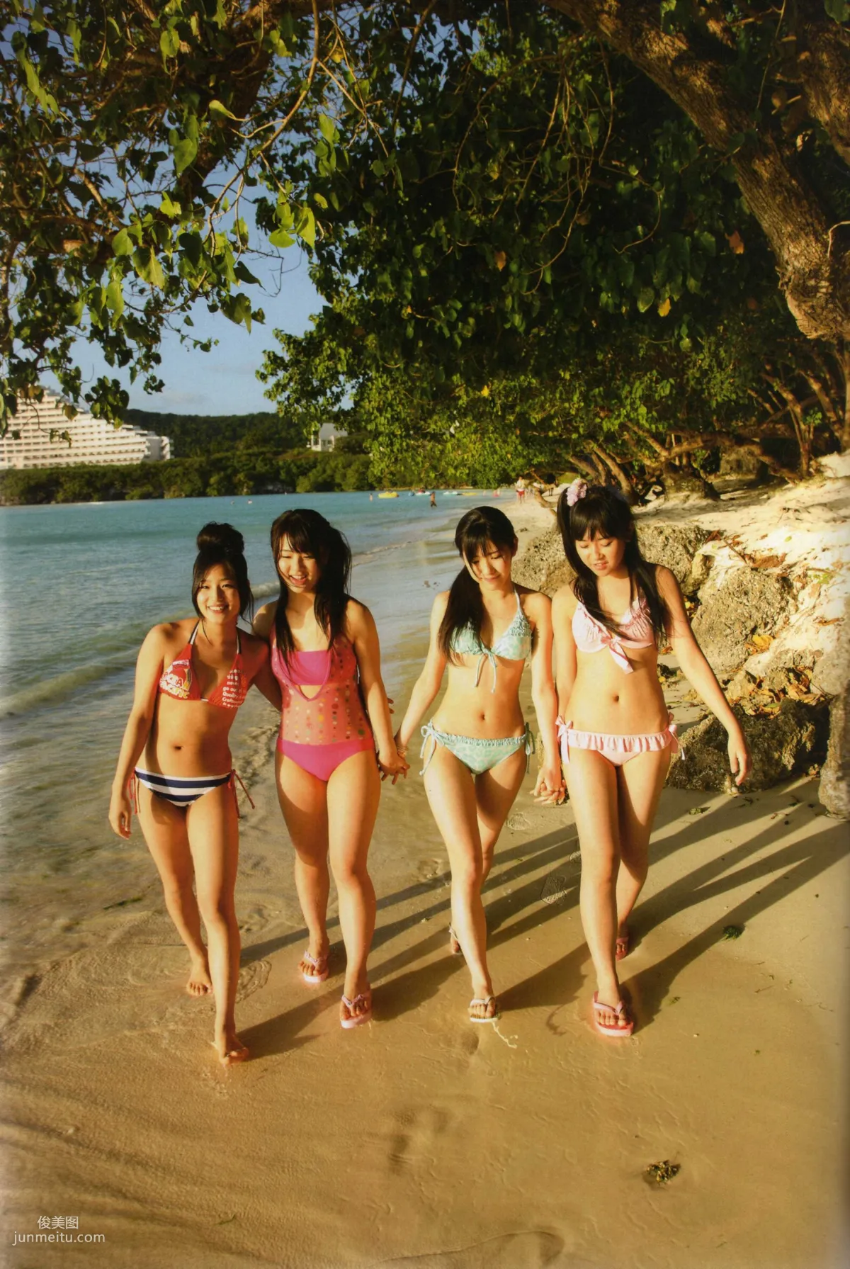 渡り廊下走り队 《Akkanbe》 [Photo Book] 写真集4