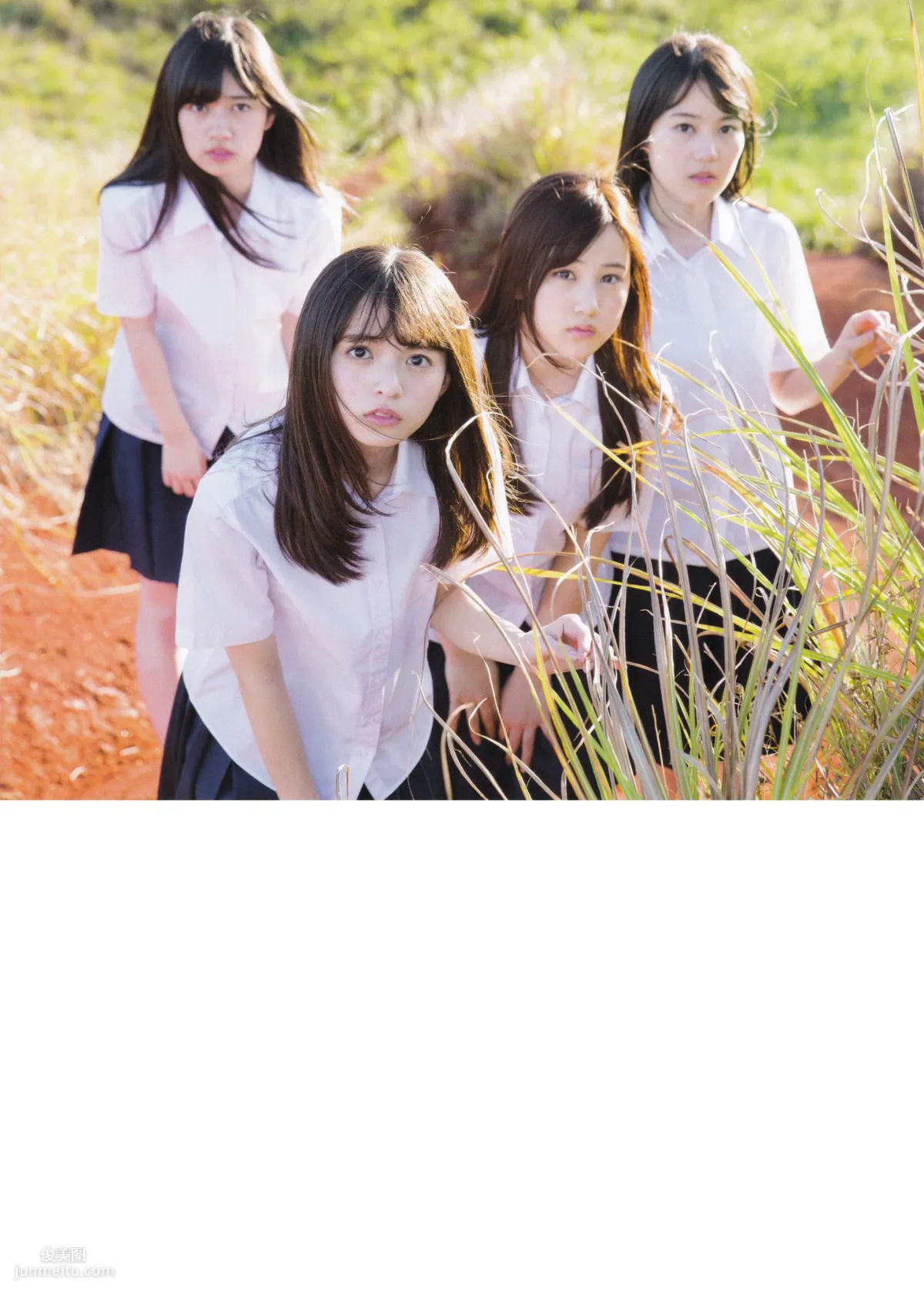乃木坂46 《1時間遅れのI love you》 [PB寫真集] 10