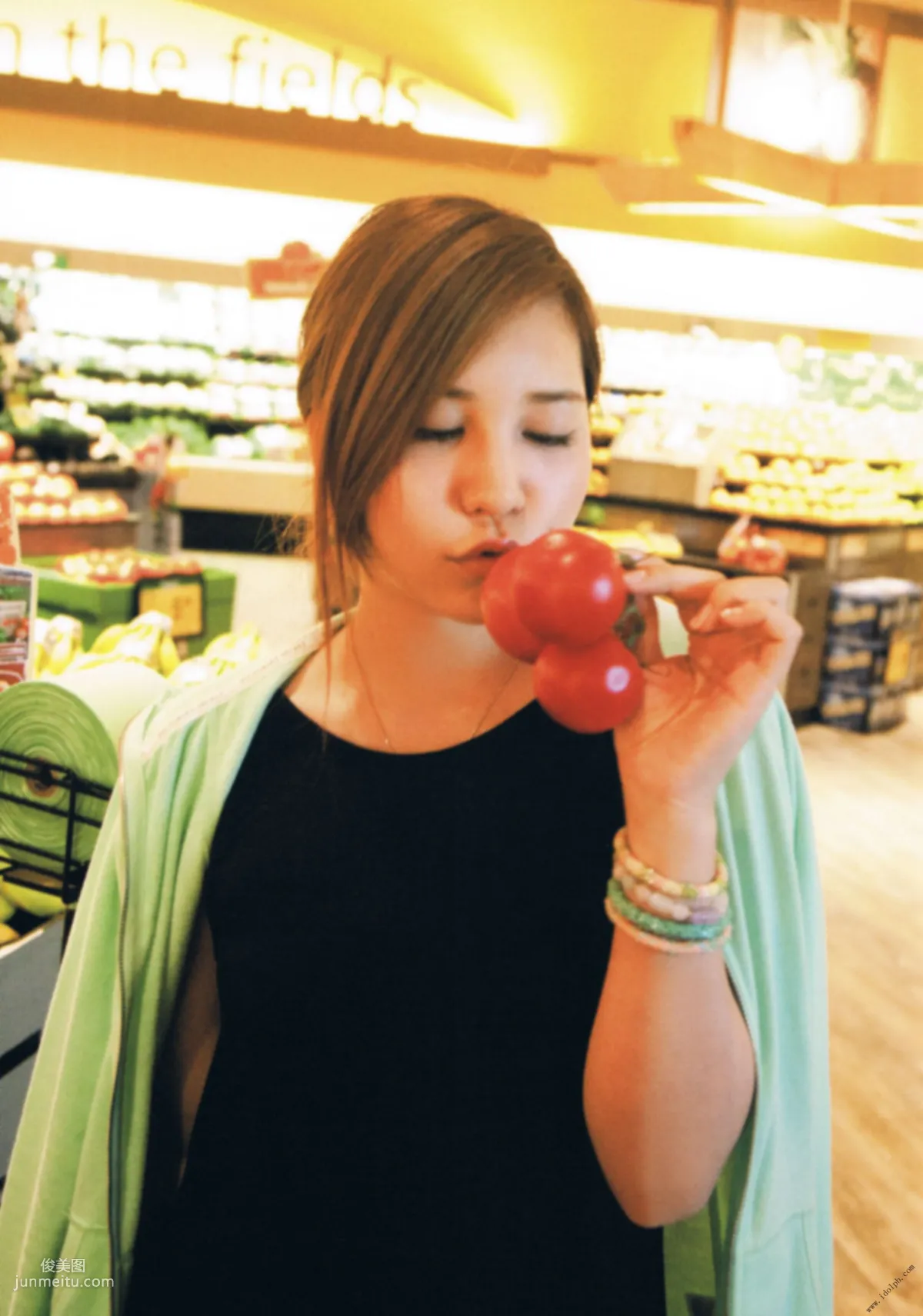 Tomomi Kasai 'Scorched' [PhotoBook] Photo Set photo 4