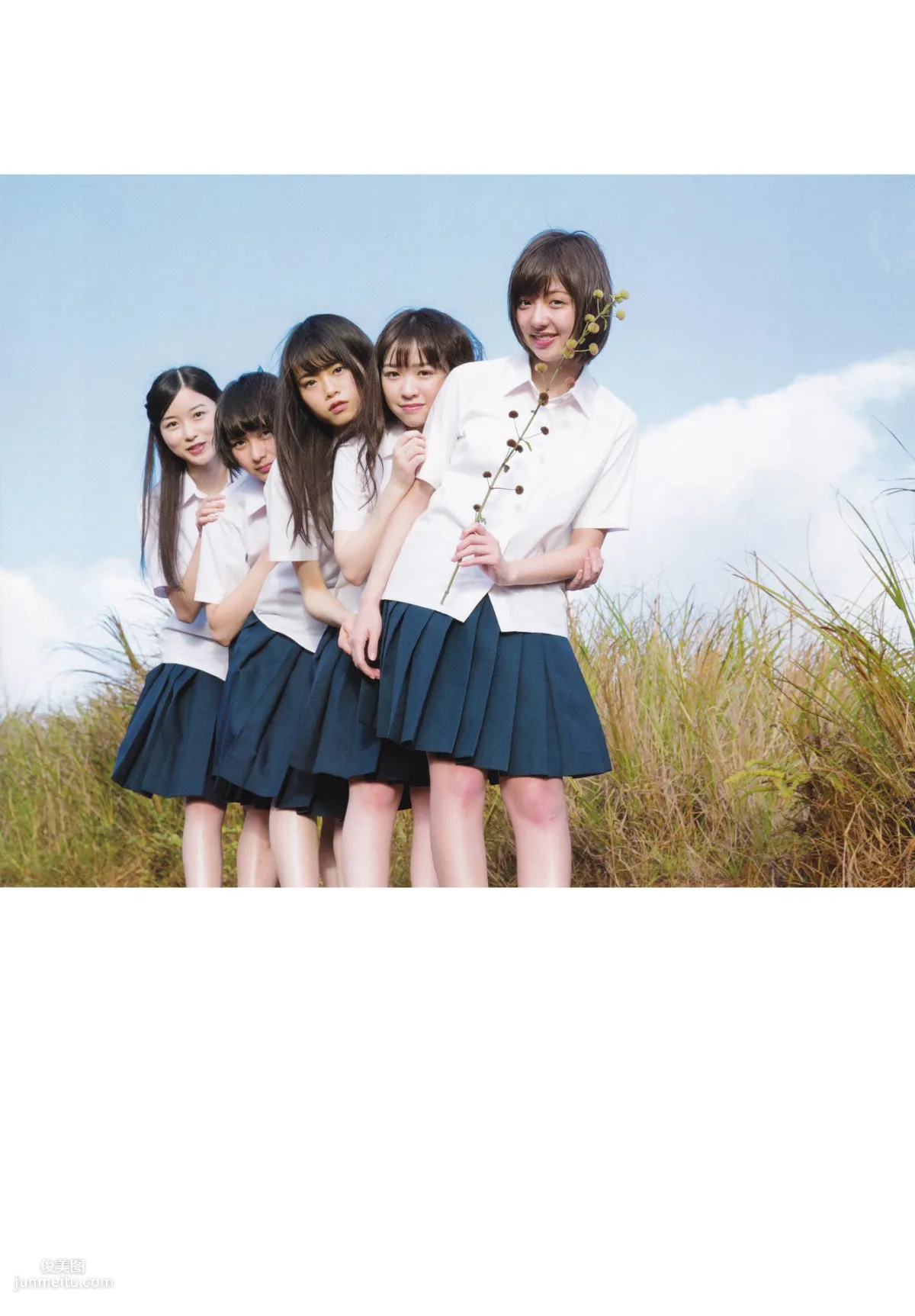乃木坂46 《1時間遅れのI love you》 [PB寫真集] 8