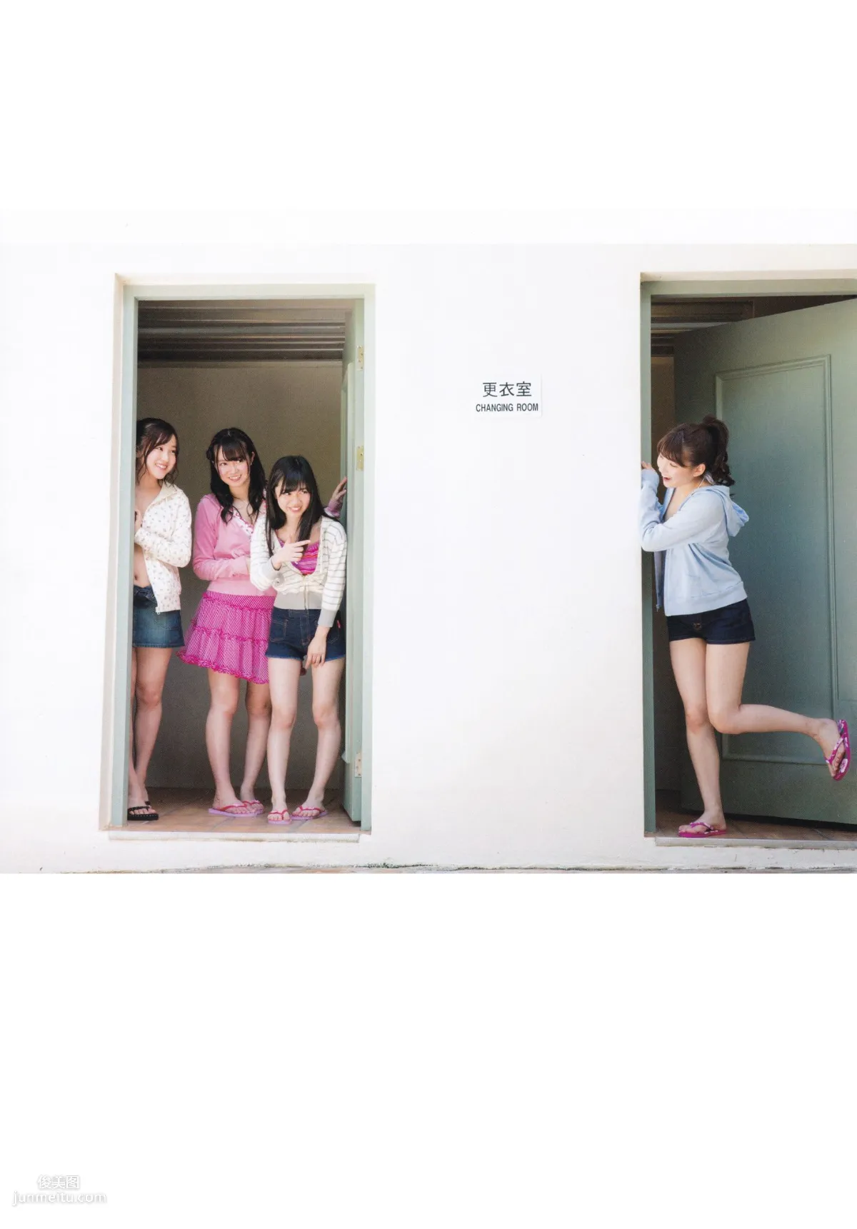 乃木坂46 《1時間遅れのI love you》 [PB寫真集] 73