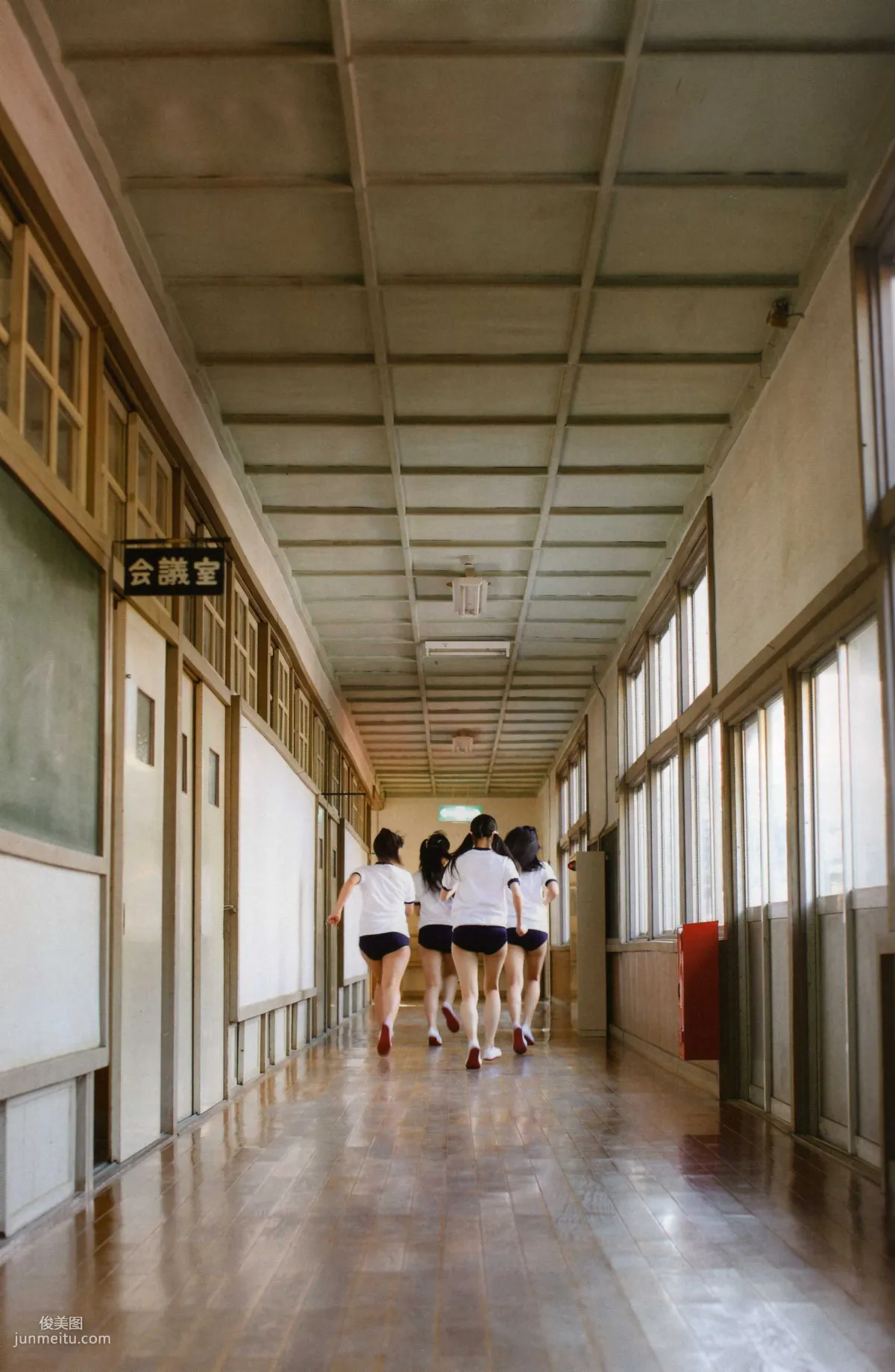 渡り廊下走り隊 《Akkanbe》 [Photo Book] 寫真集 32