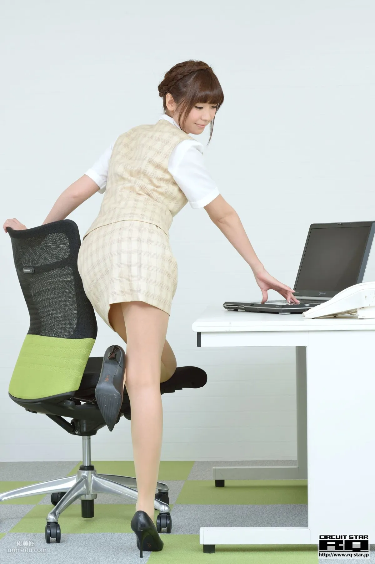 [RQ-STAR] NO.00812 佐崎愛裡 Office Lady 辦公室女郎 寫真集 25