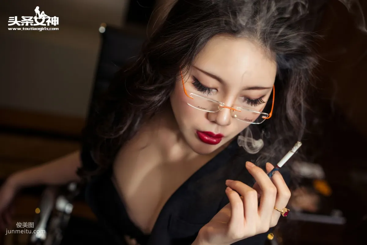 米娅《妖冶美艳OL》 [头条女神] 写真集48