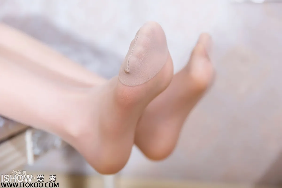 [ISHOW] NO.099 Zhang Yifan Ivan "Slender Figure, Straight and Long Legs" Photo Set photo 13