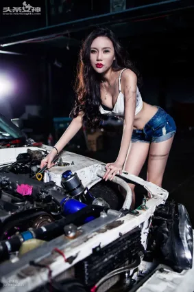 米娅《修車美女》 [頭條女神] 寫真集