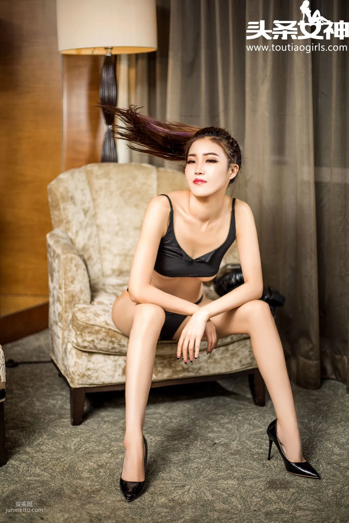 Xiao Qingqing/Shen Xiaoqing, Legs to Play with for Ten Years, Flower Season Barbie Face Value Boxing [TouTiao Goddess] Photo Set photo 5