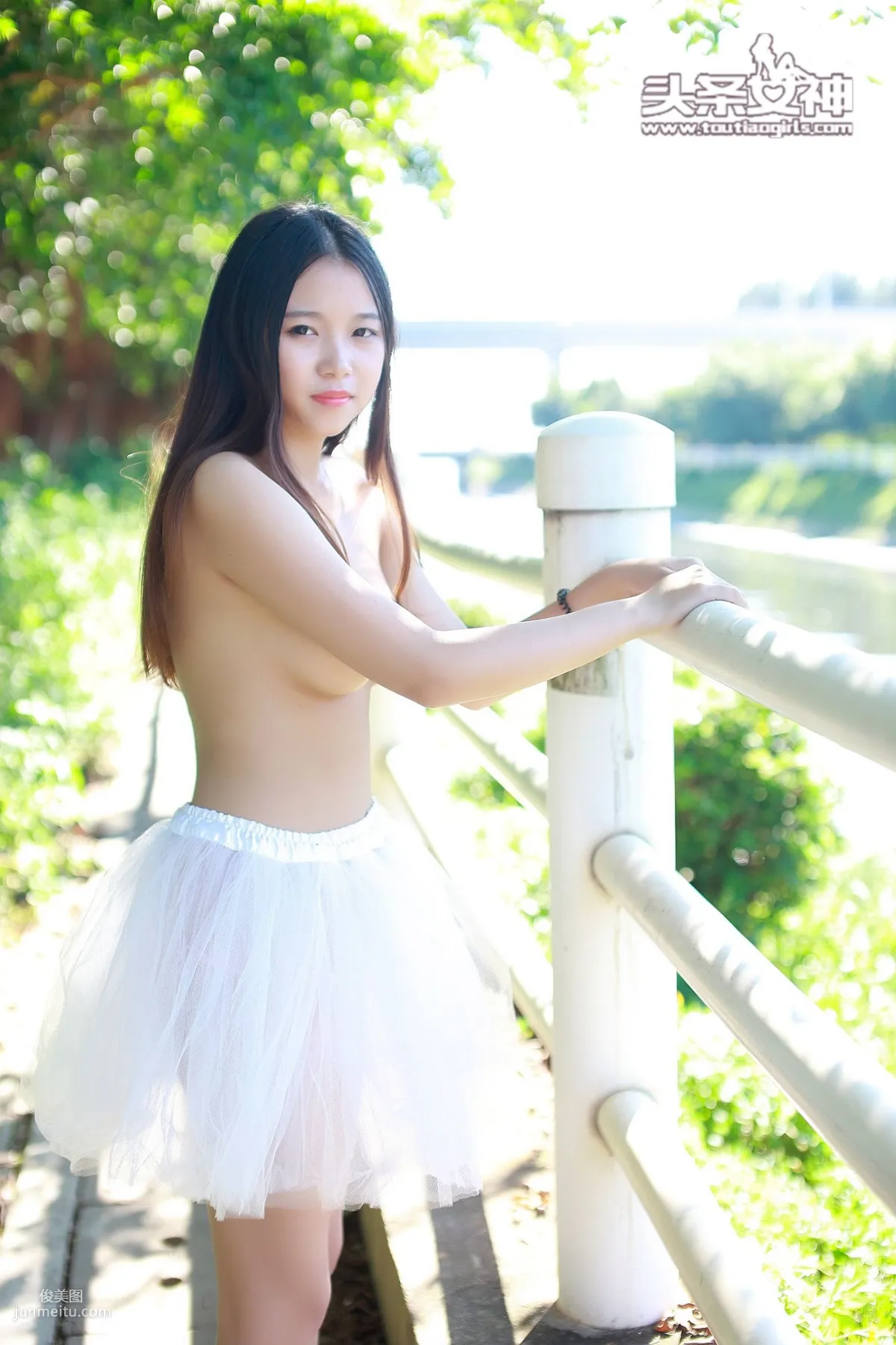 小雨《野外极致露出》 [头条女神] 写真集11