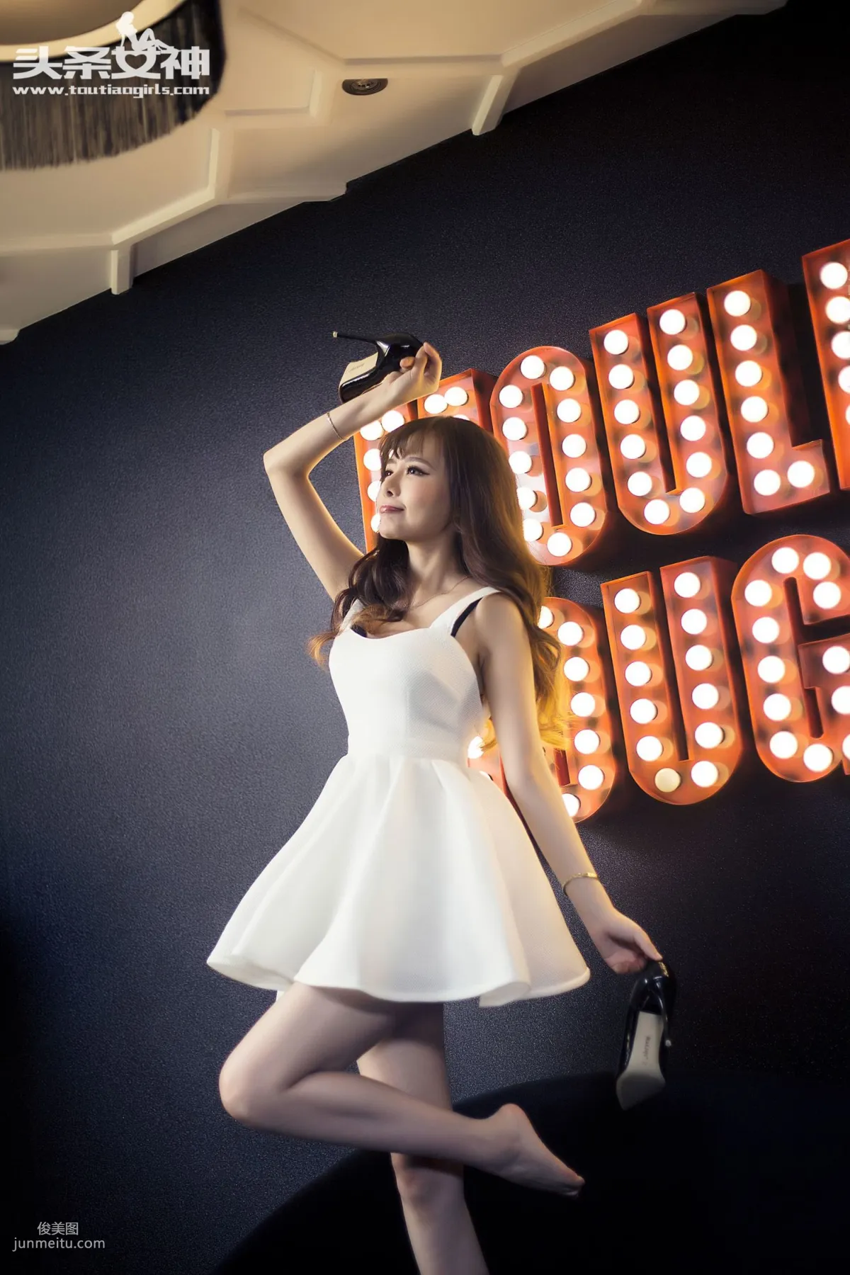 Xiao Qi / Hu Yanqi Nancy, Legs Queen [TouTiao Goddess] Photo Set photo 20